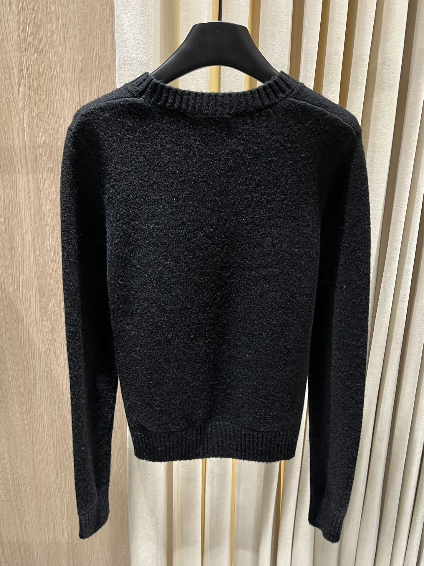 Victoria-- 8V wool 2colour item: E-F140J1247-2H