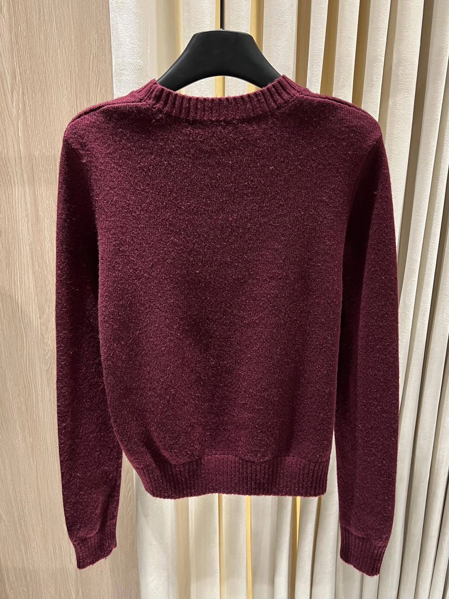 Victoria-- 8V wool 2colour item: E-F140J1247-2H