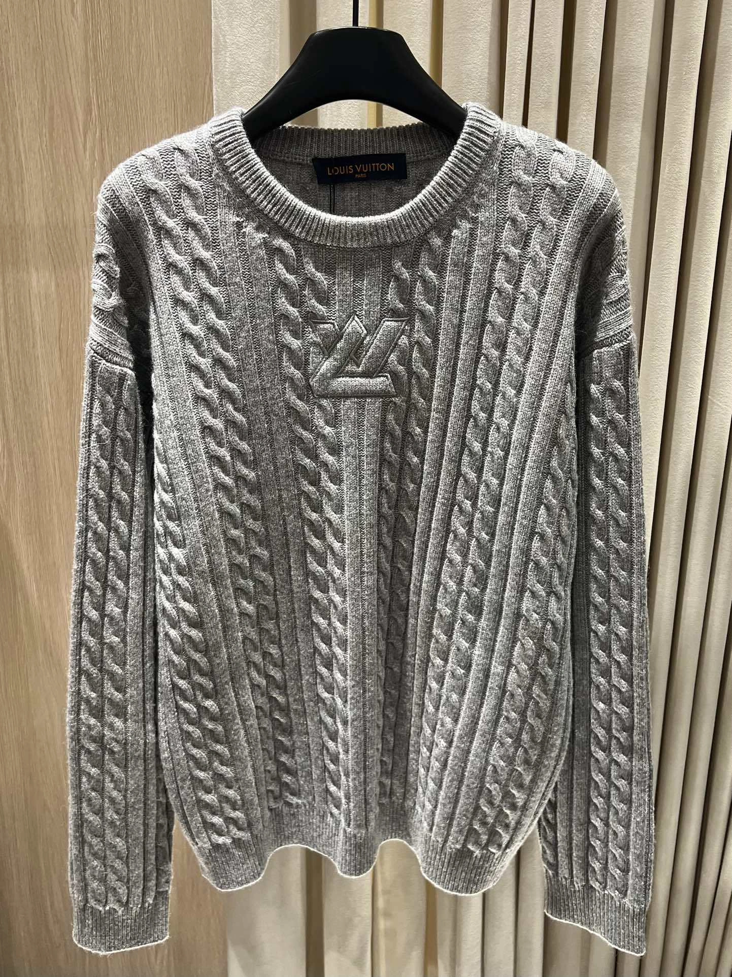 Victoria-- 8V wool embroidery item:E-F140L2701H