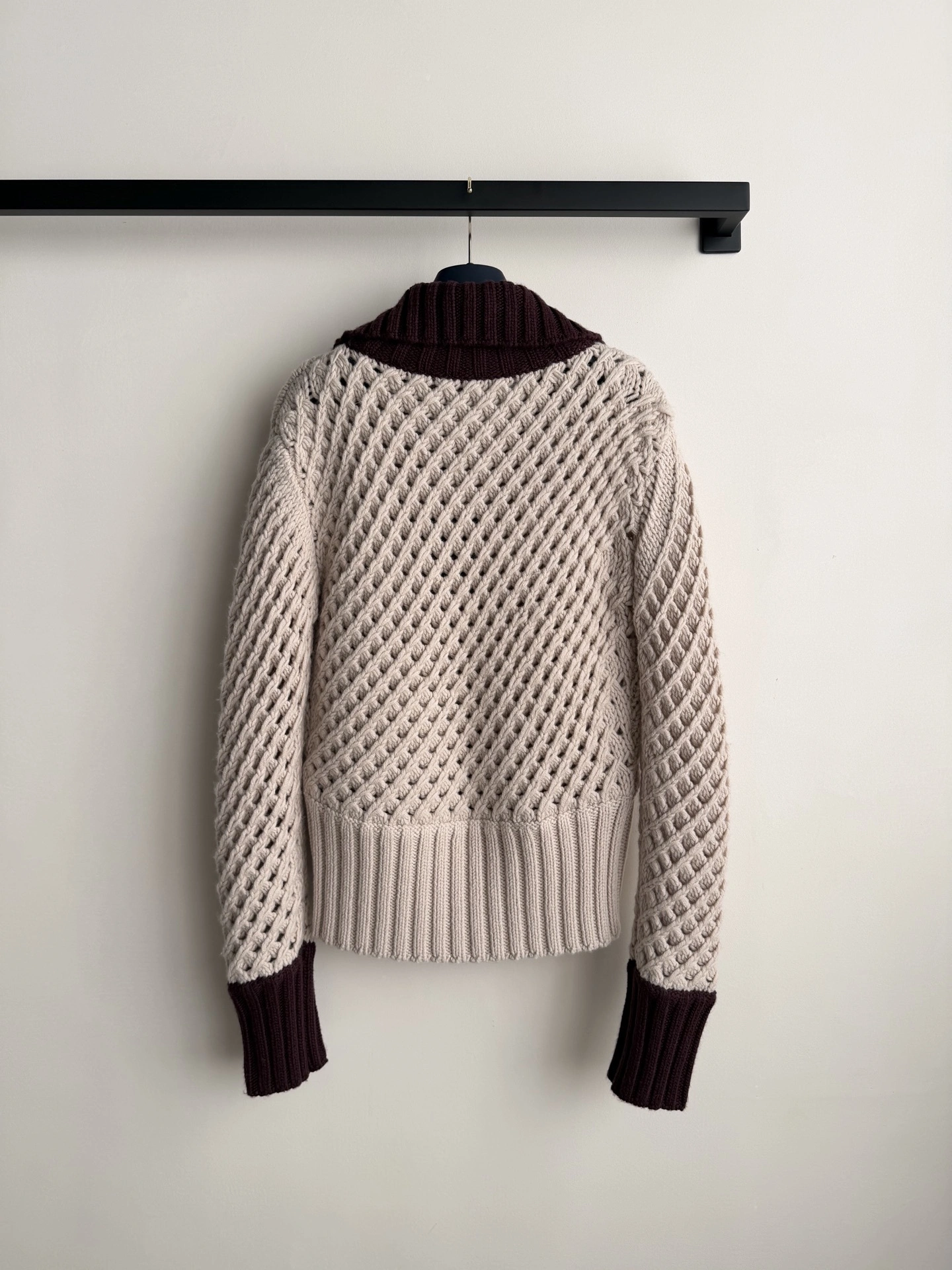 Victoria-- 8V wool item:F-F245A2012