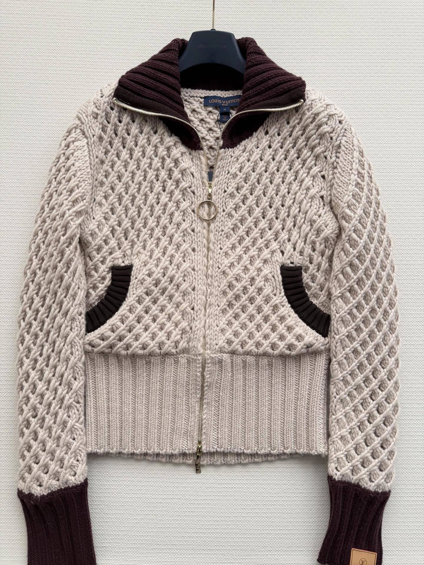 Victoria-- 8V wool item:F-F245A2012