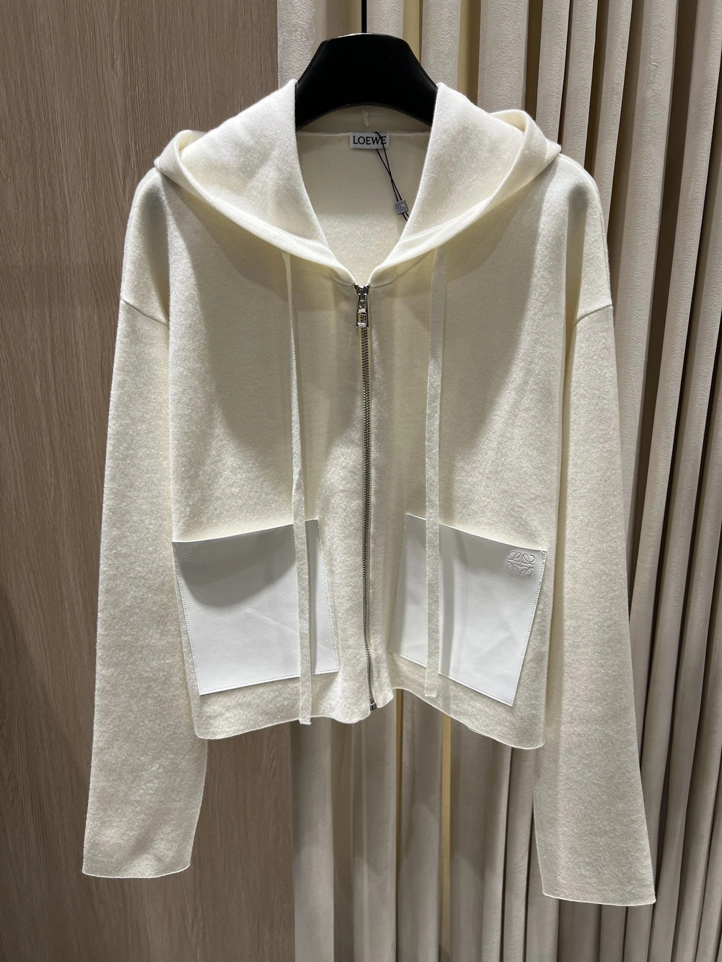 Victoria-- 8o5w5 2025 wool Calfskin oversized 2Colour item:E-F140L1904-2H