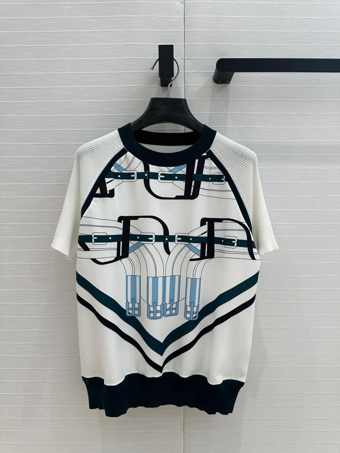 &Victoria-- H5r75s wool 2colour item:E-F240B0737