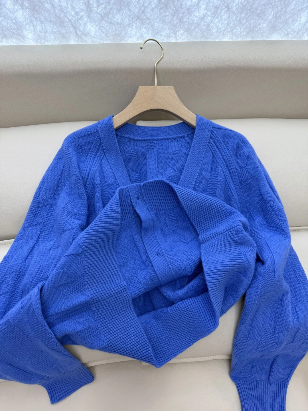 Victoria-- H5r75s wool 2colour item:E-F327J0920-2