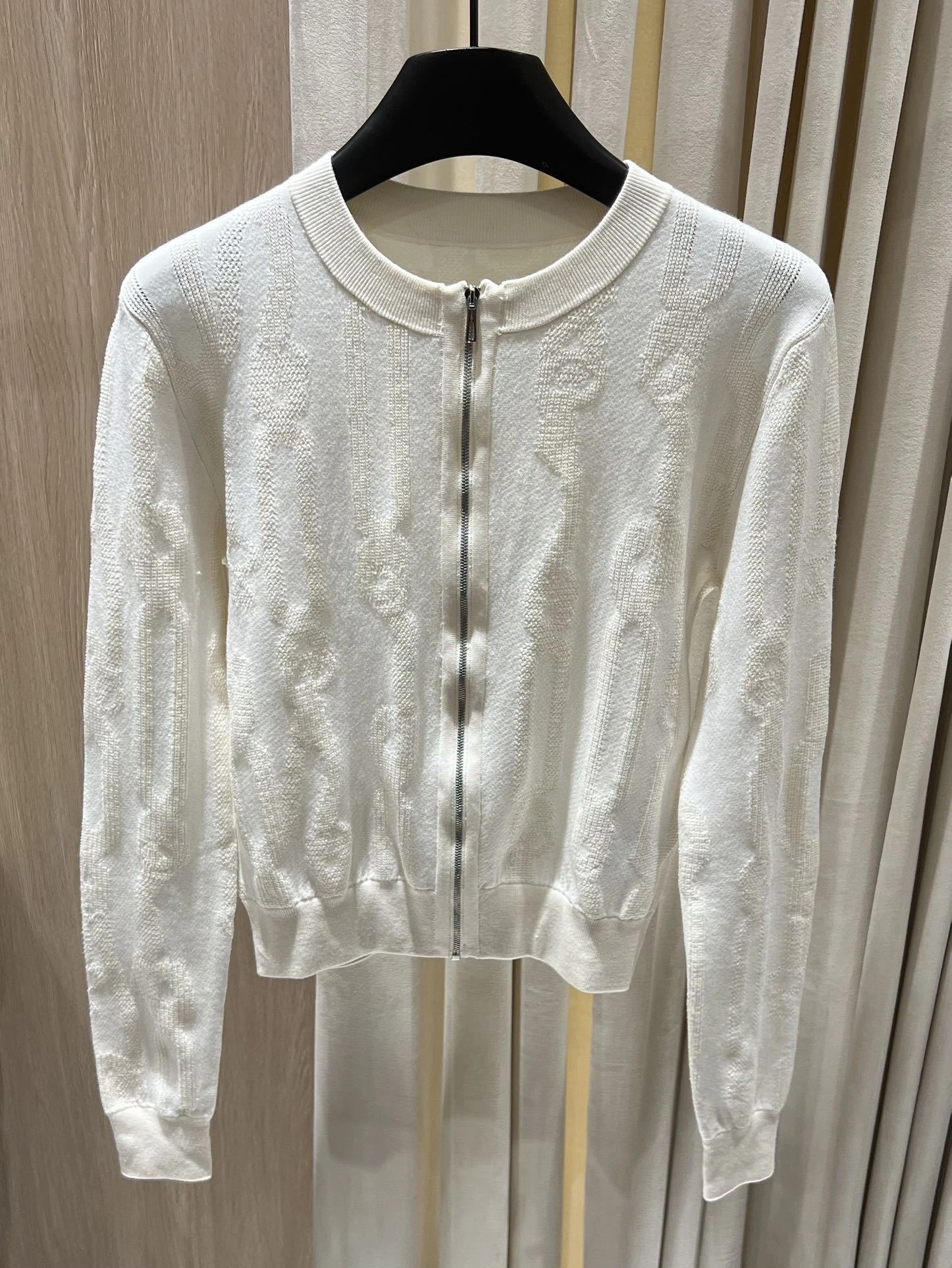 Victoria-- H5r75s wool item:E-F140J2115H