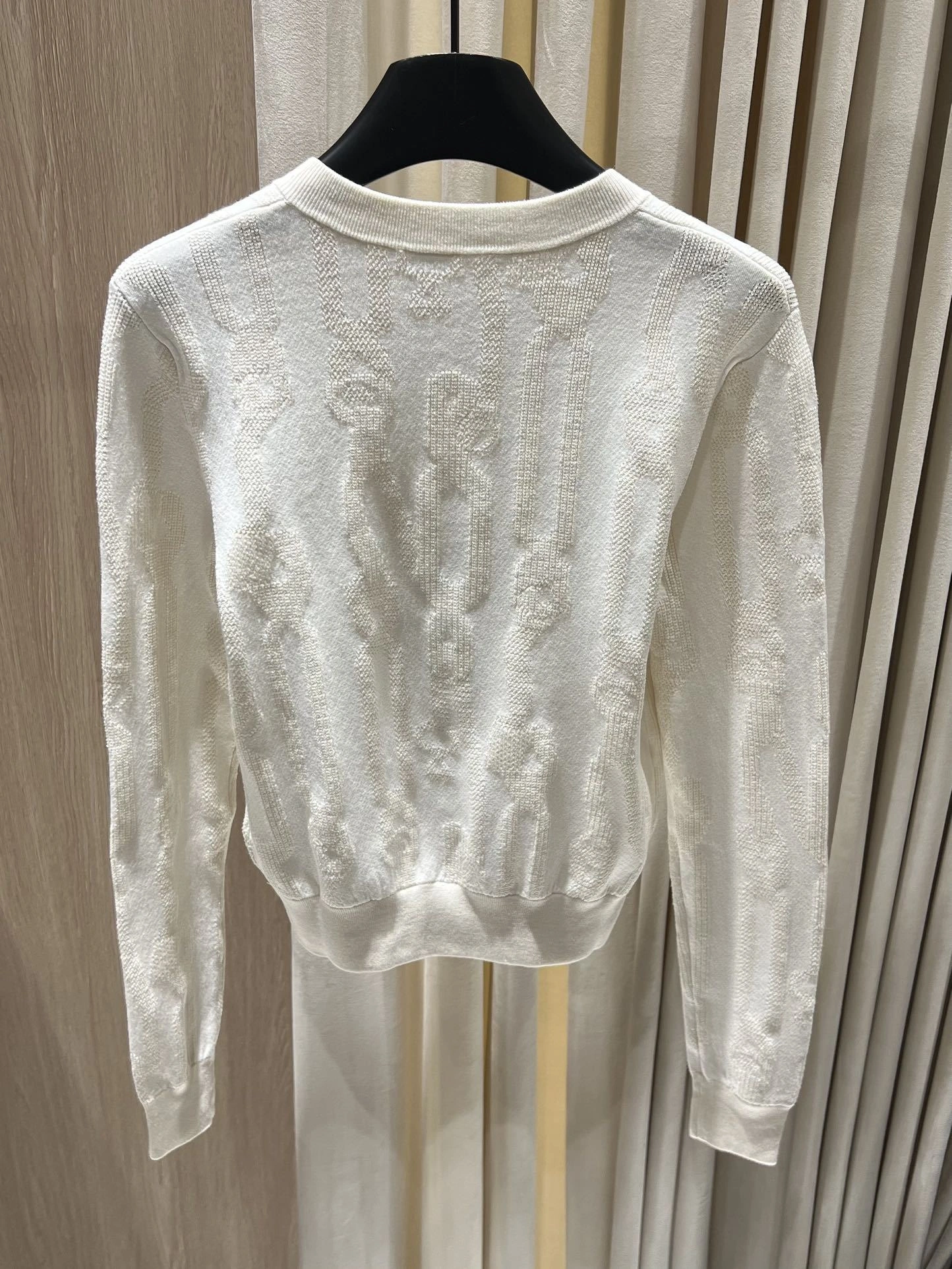 Victoria-- H5r75s wool item:E-F140J2115H