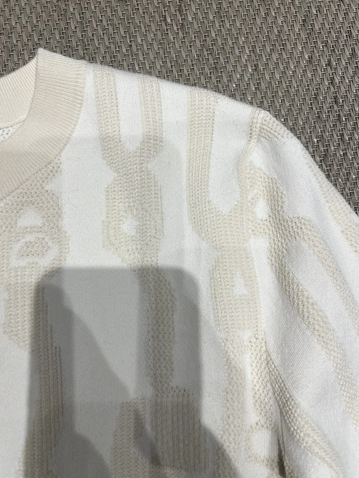 Victoria-- H5r75s wool item:E-F140J2115H