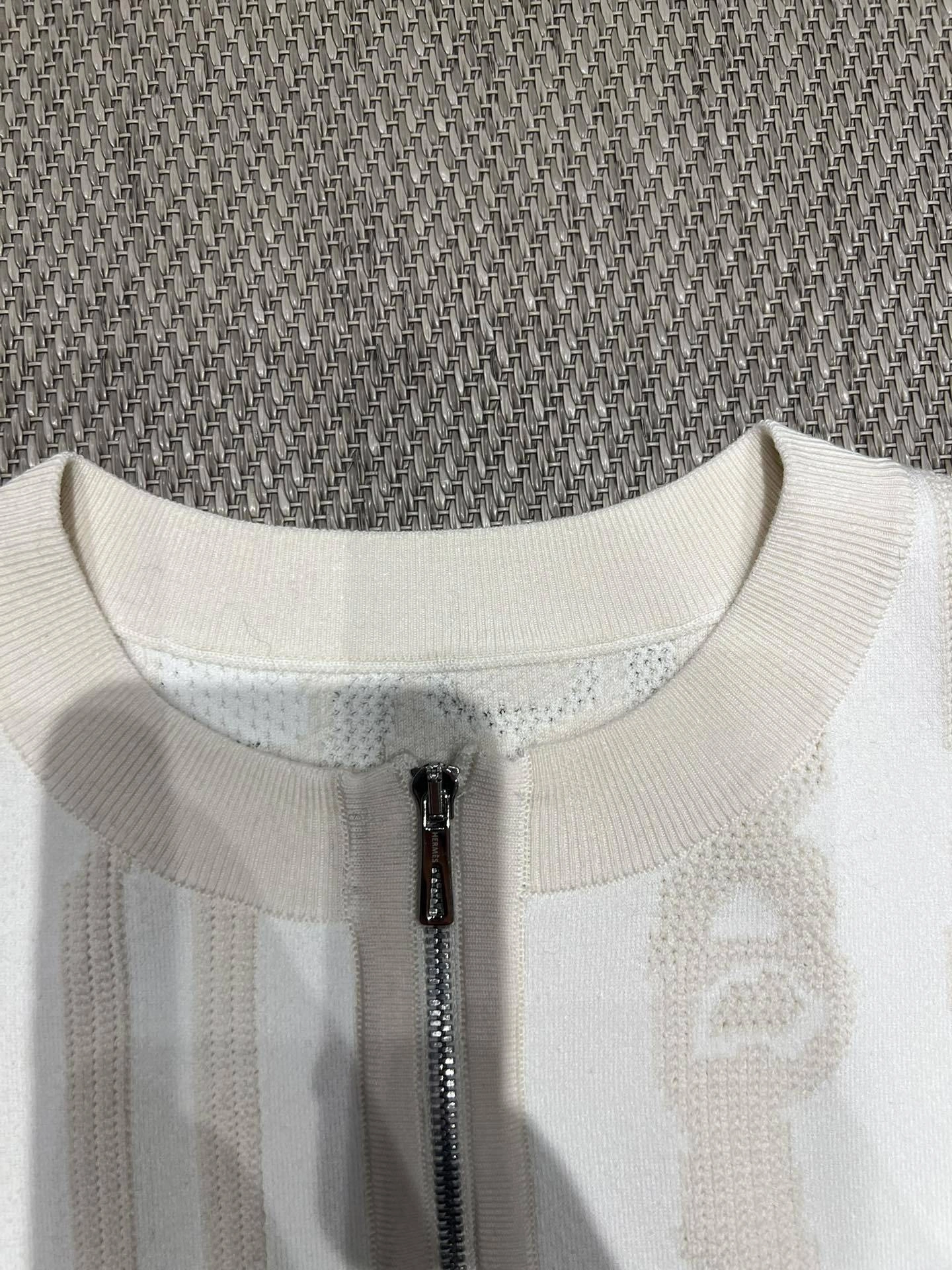 Victoria-- H5r75s wool item:E-F140J2115H