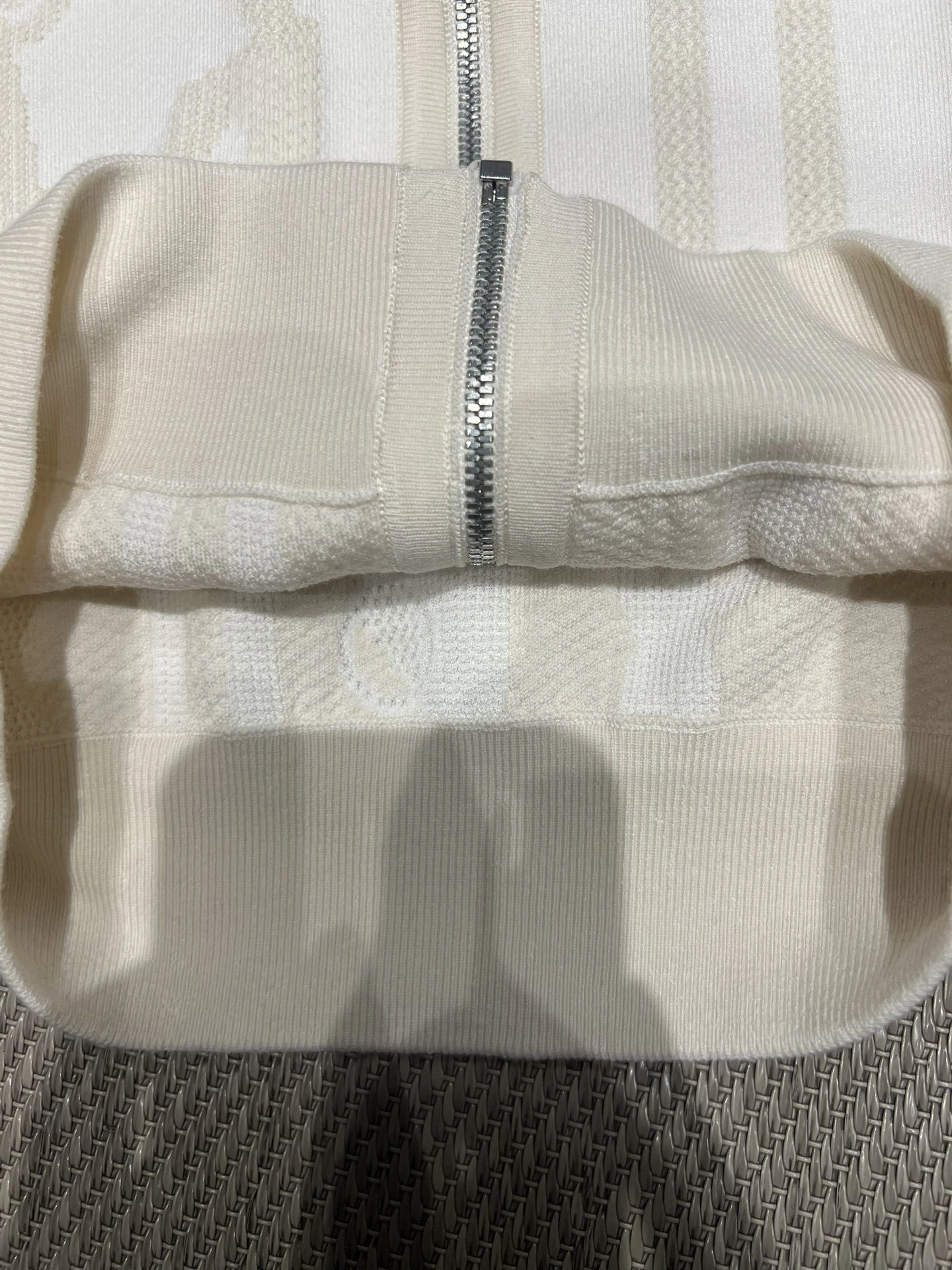 Victoria-- H5r75s wool item:E-F140J2115H
