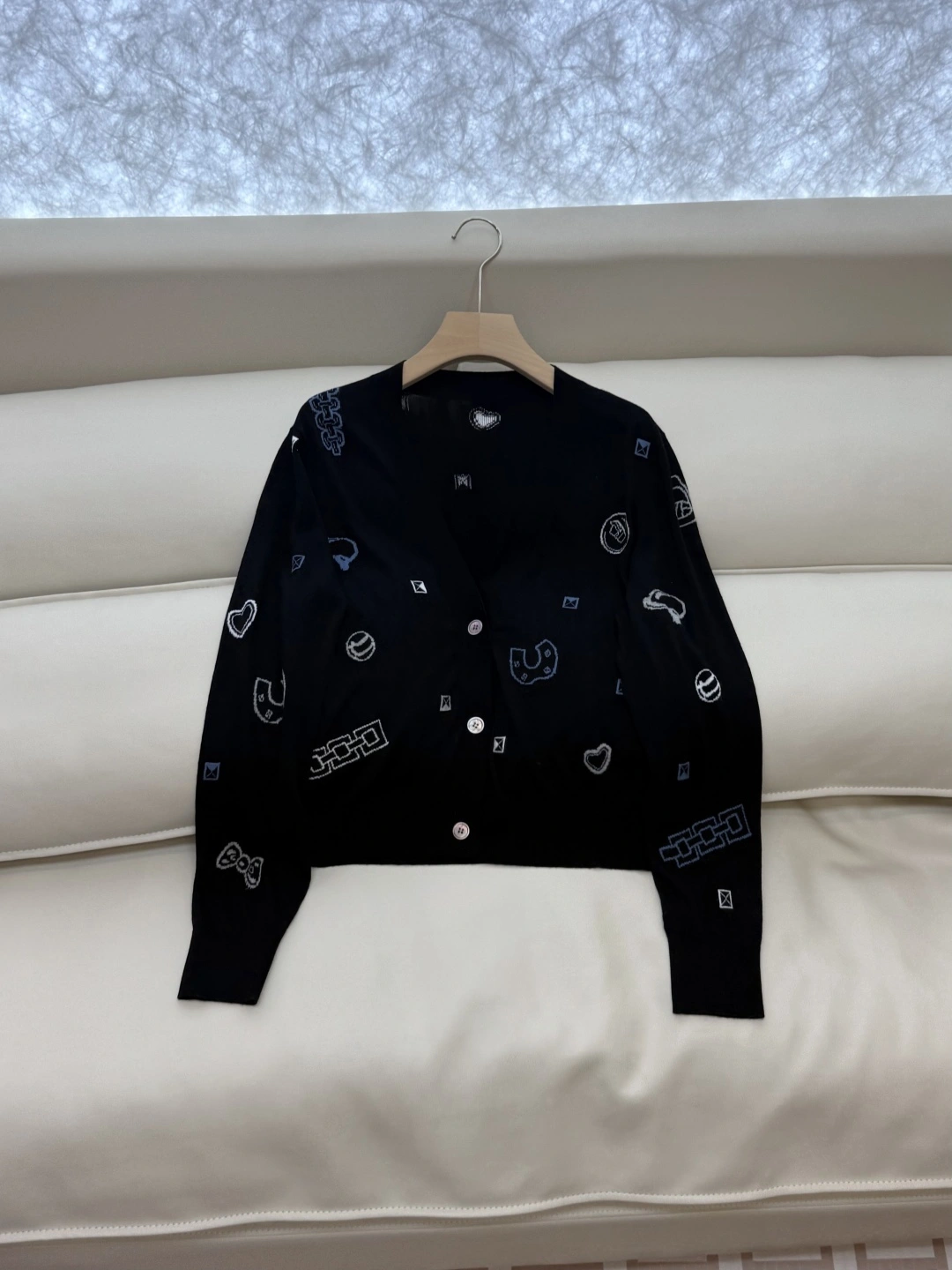 Victoria-- H5r75s wool item:E-F327J0917