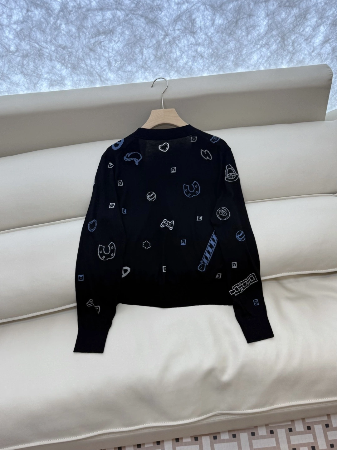 Victoria-- H5r75s wool item:E-F327J0917
