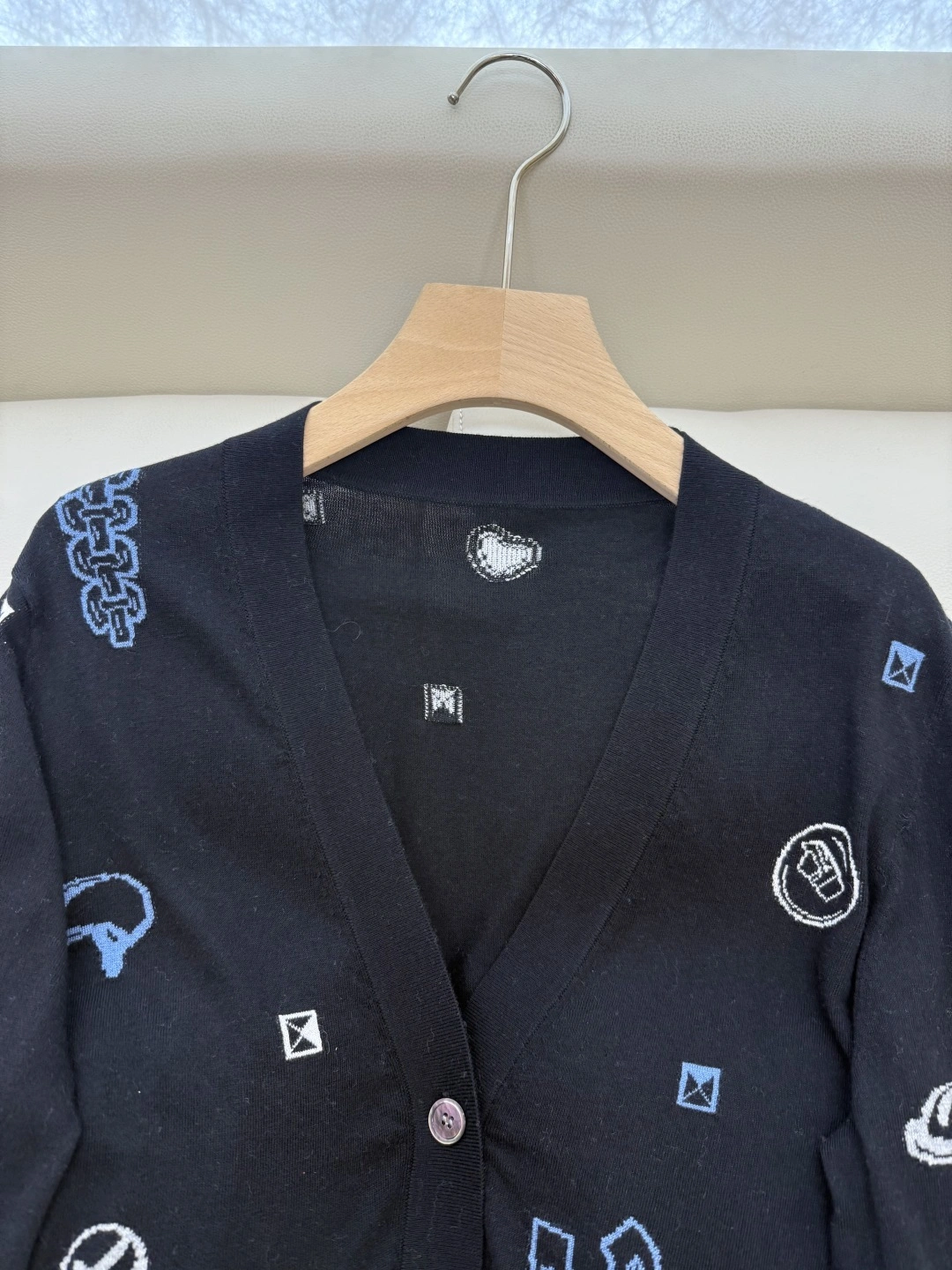 Victoria-- H5r75s wool item:E-F327J0917