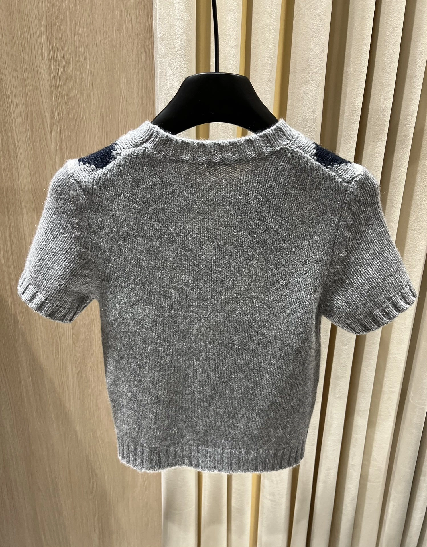 Victoria-- Pr141 cashmere item: E-F140J0501H