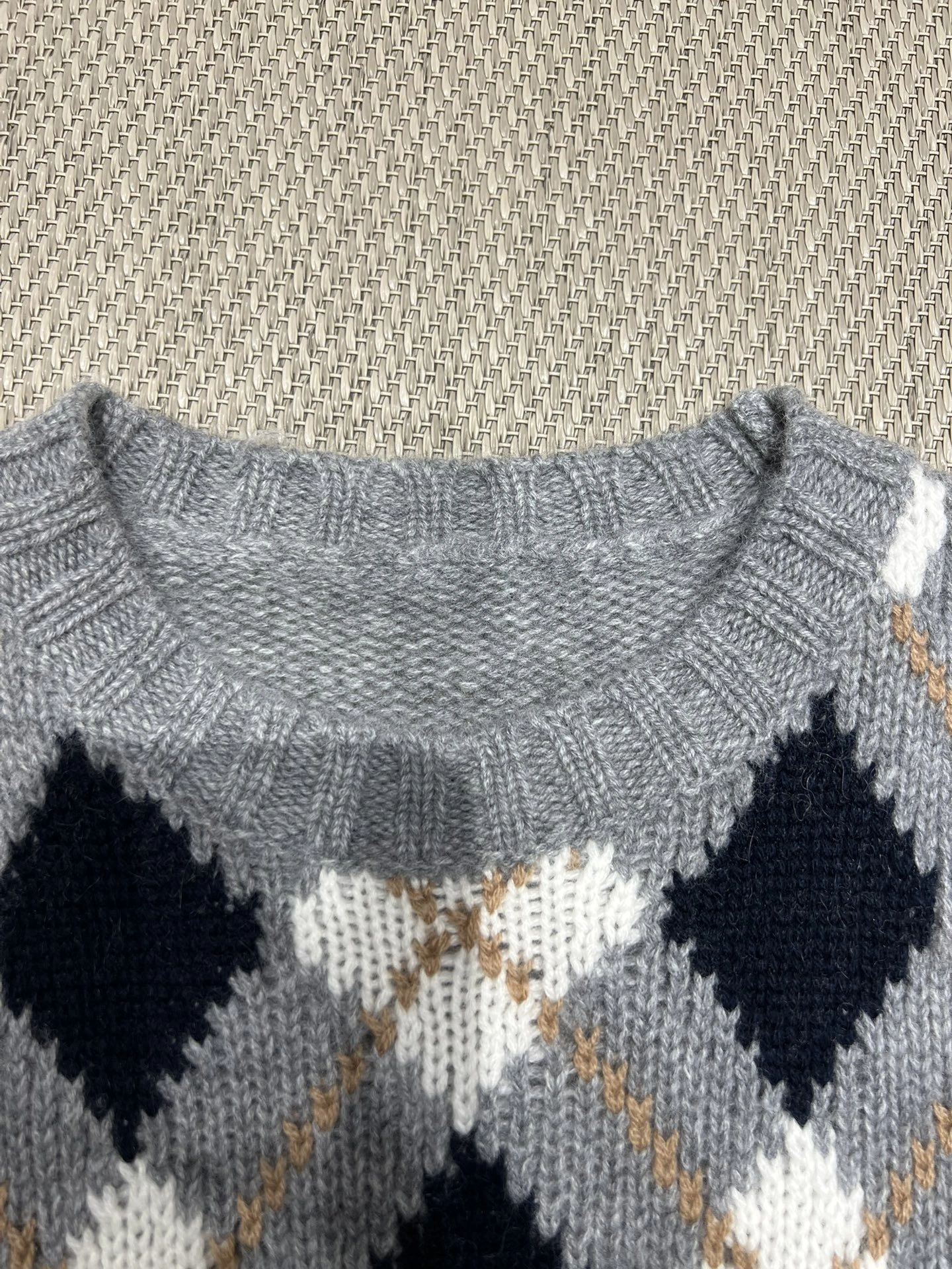 Victoria-- Pr141 cashmere item: E-F140J0501H