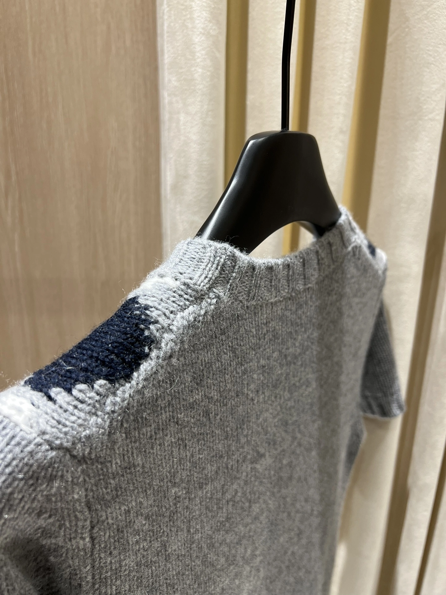 Victoria-- Pr141 cashmere item: E-F140J0501H