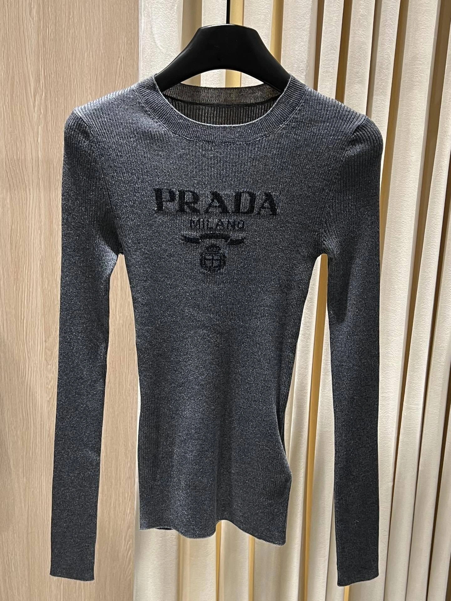Victoria-- Pr141 item:E-F140J2112H