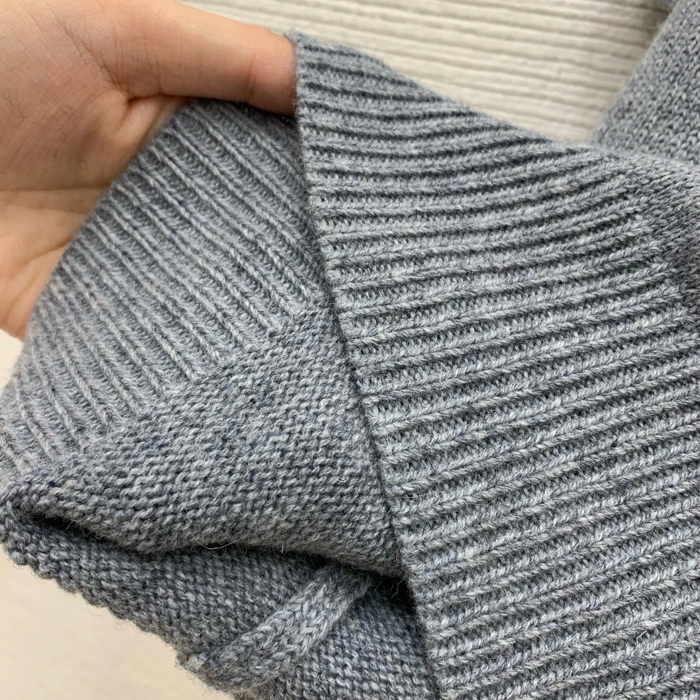 Victoria-- Pr141 wool 2colour item:E-F044L2718-2H