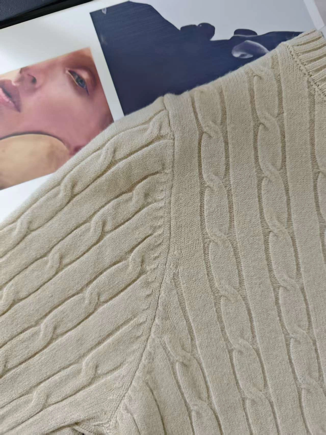 Victoria-- R18ph embroidery 3colour item:E-F110L1860-3F
