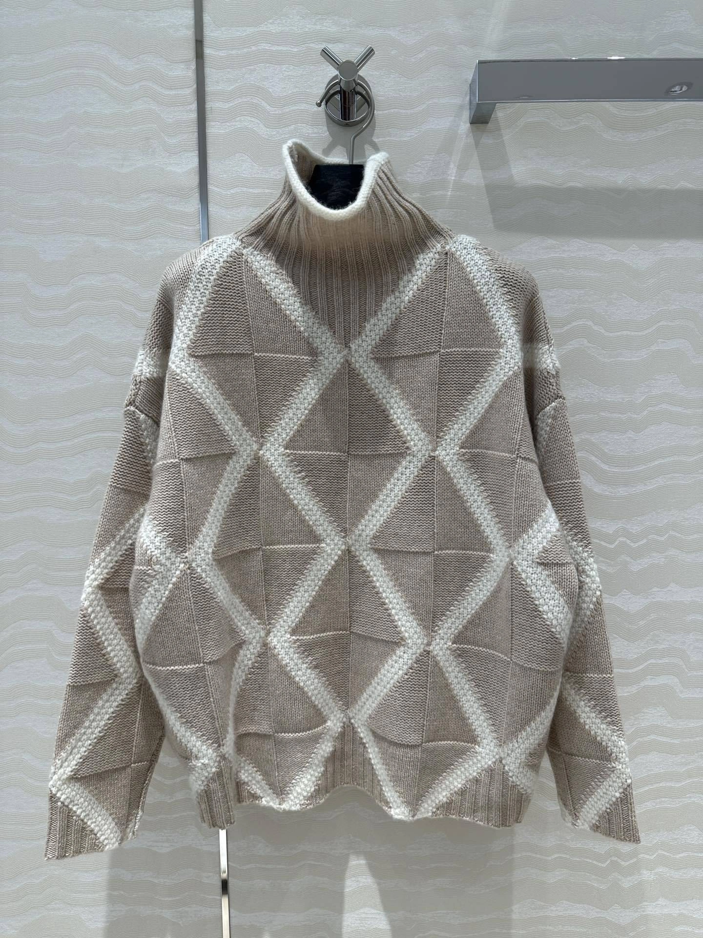 Victoria-- V595t1 cashmere item:D-F061I0731