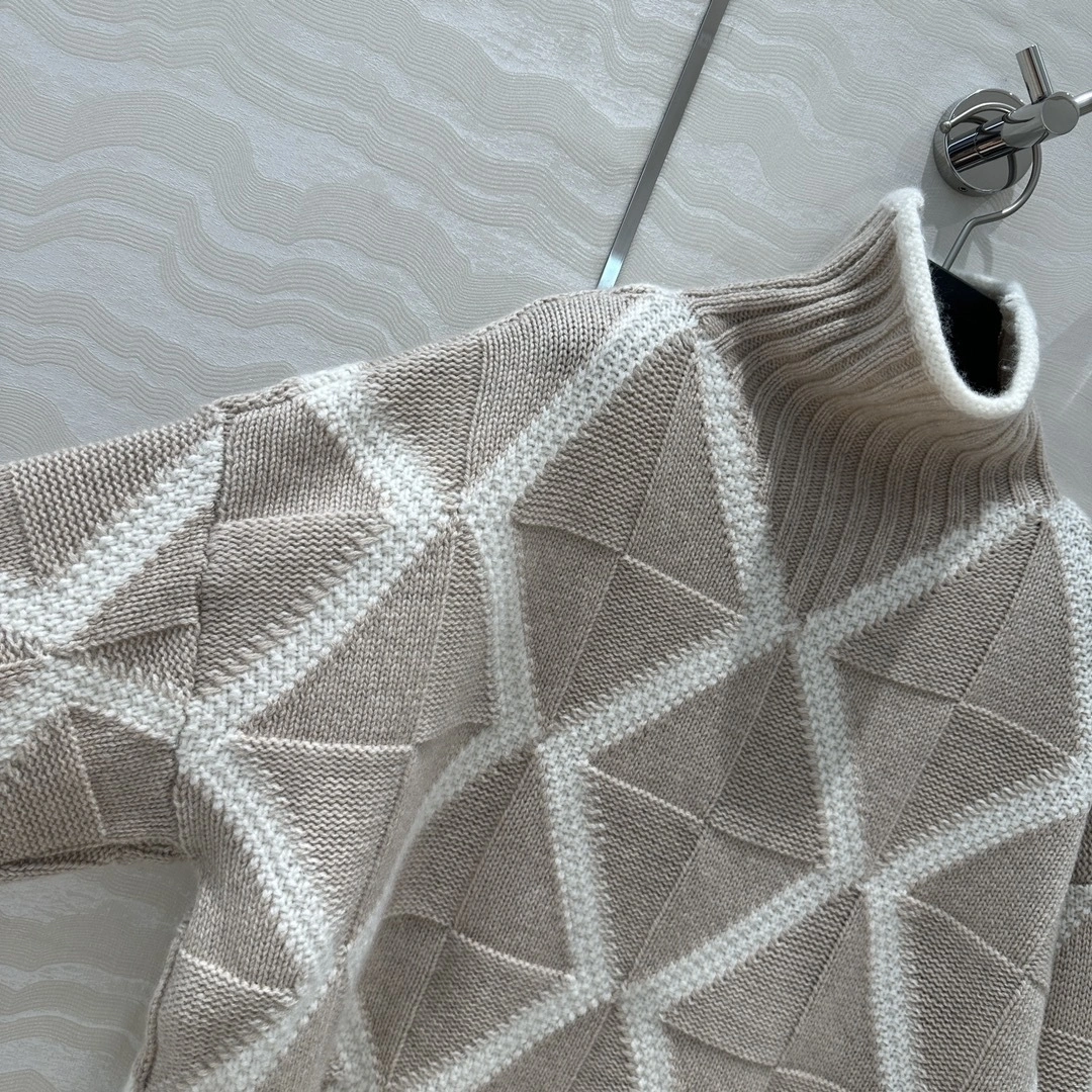 Victoria-- V595t1 cashmere item:D-F061I0731
