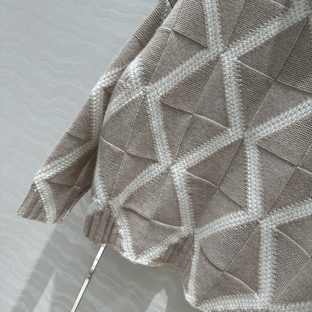 Victoria-- V595t1 cashmere item:D-F061I0731