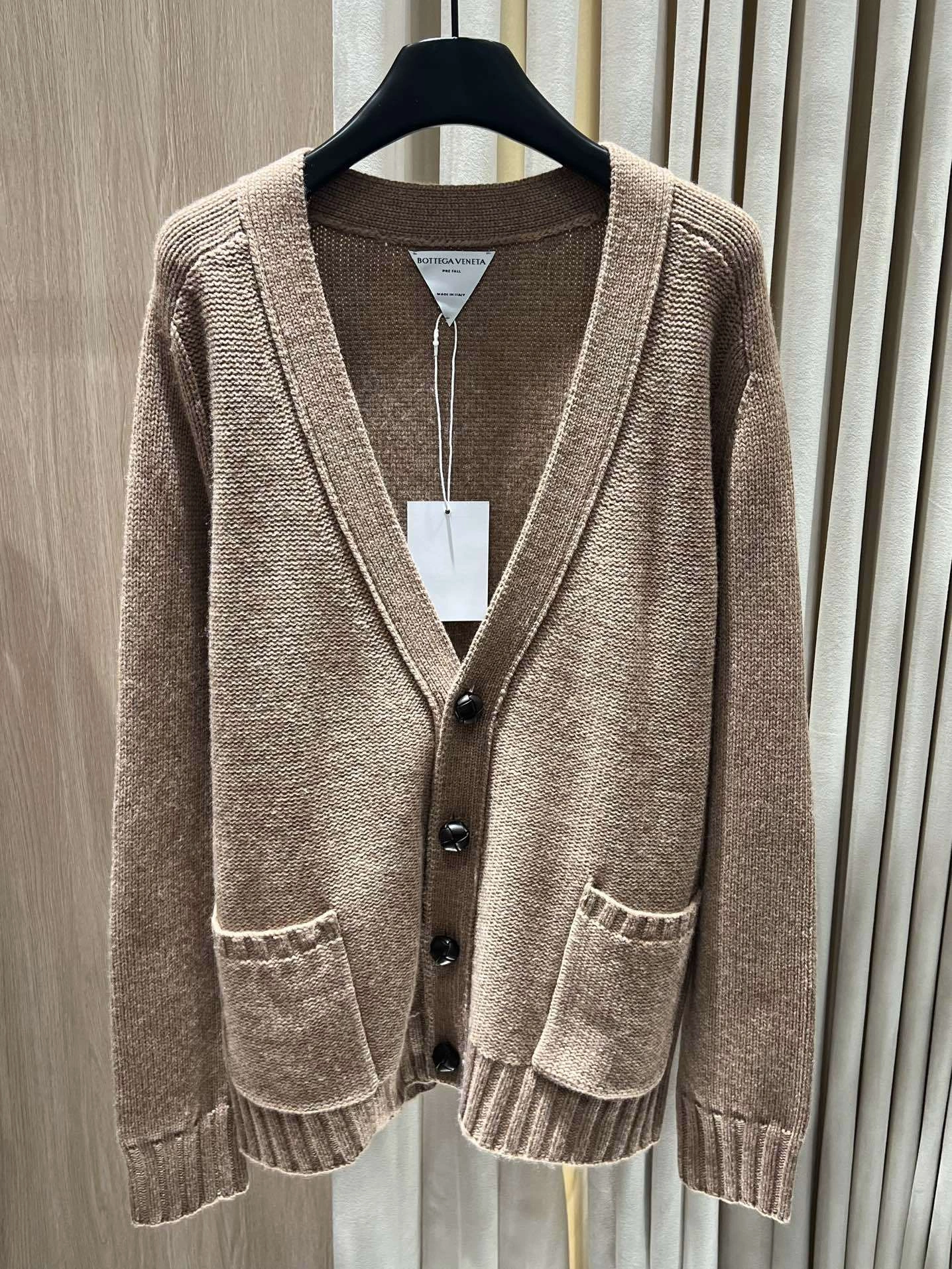 Victoria-- V595t1 wool oversized item:E-F140L2708H