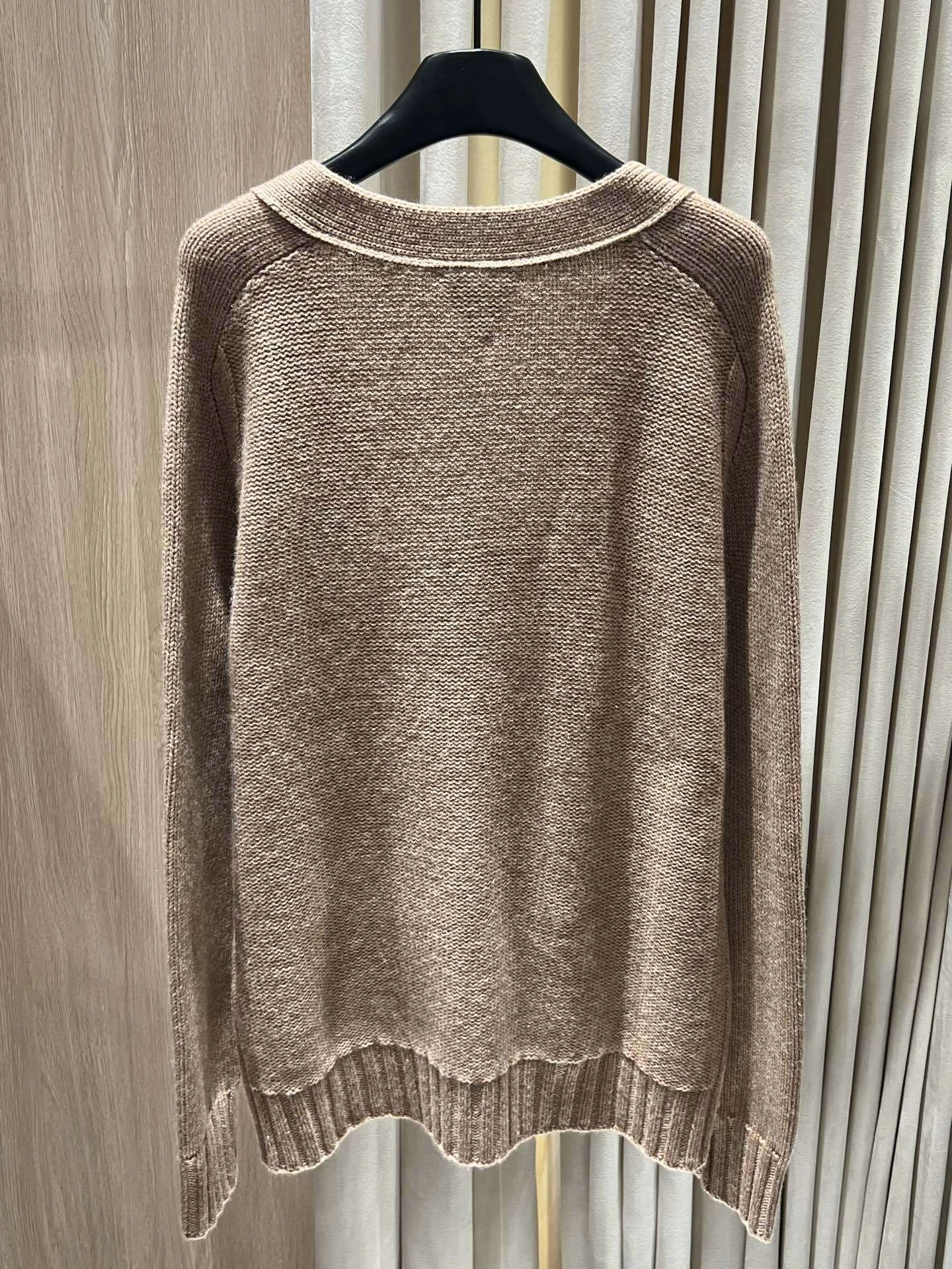 Victoria-- V595t1 wool oversized item:E-F140L2708H