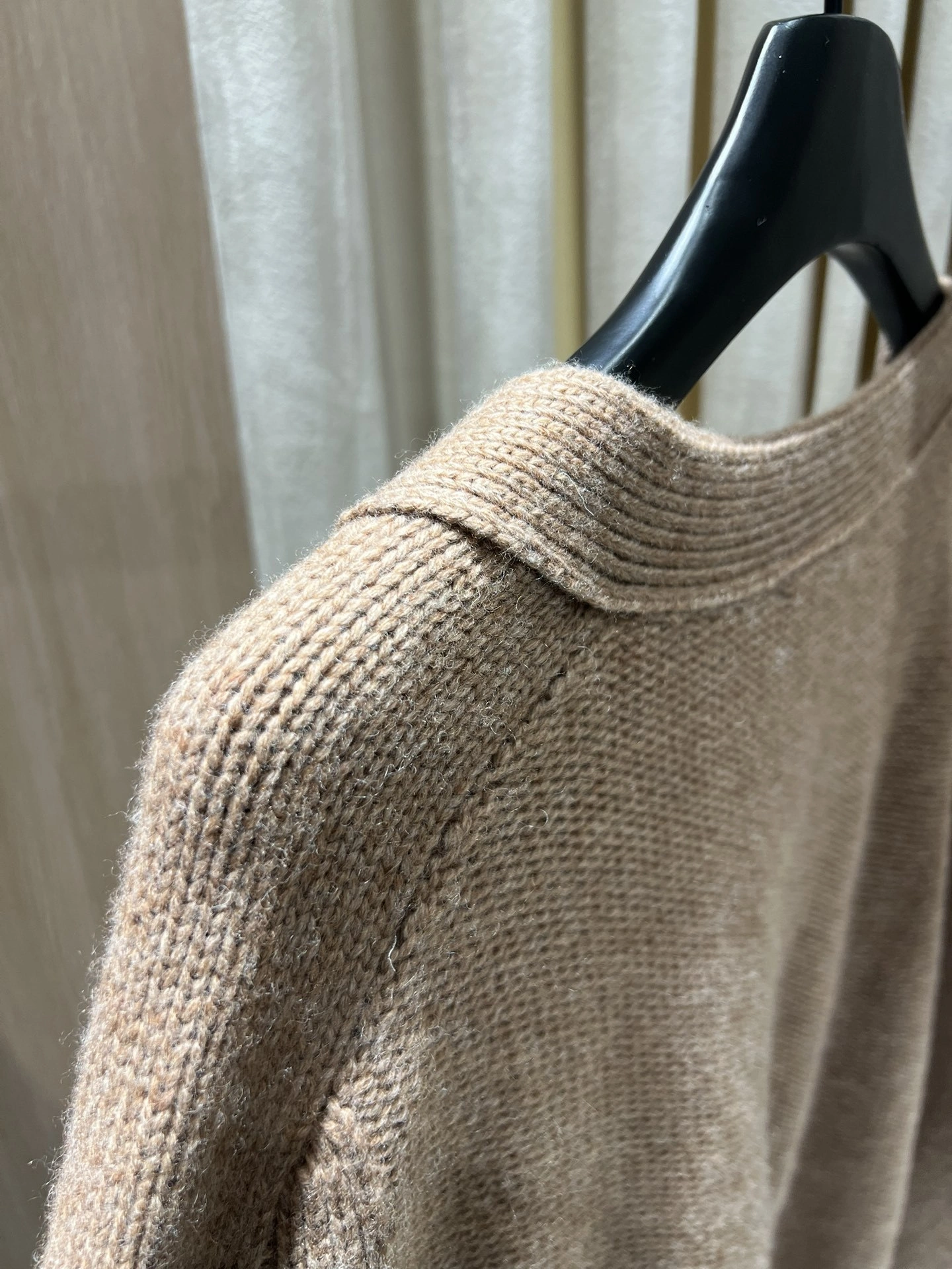 Victoria-- V595t1 wool oversized item:E-F140L2708H