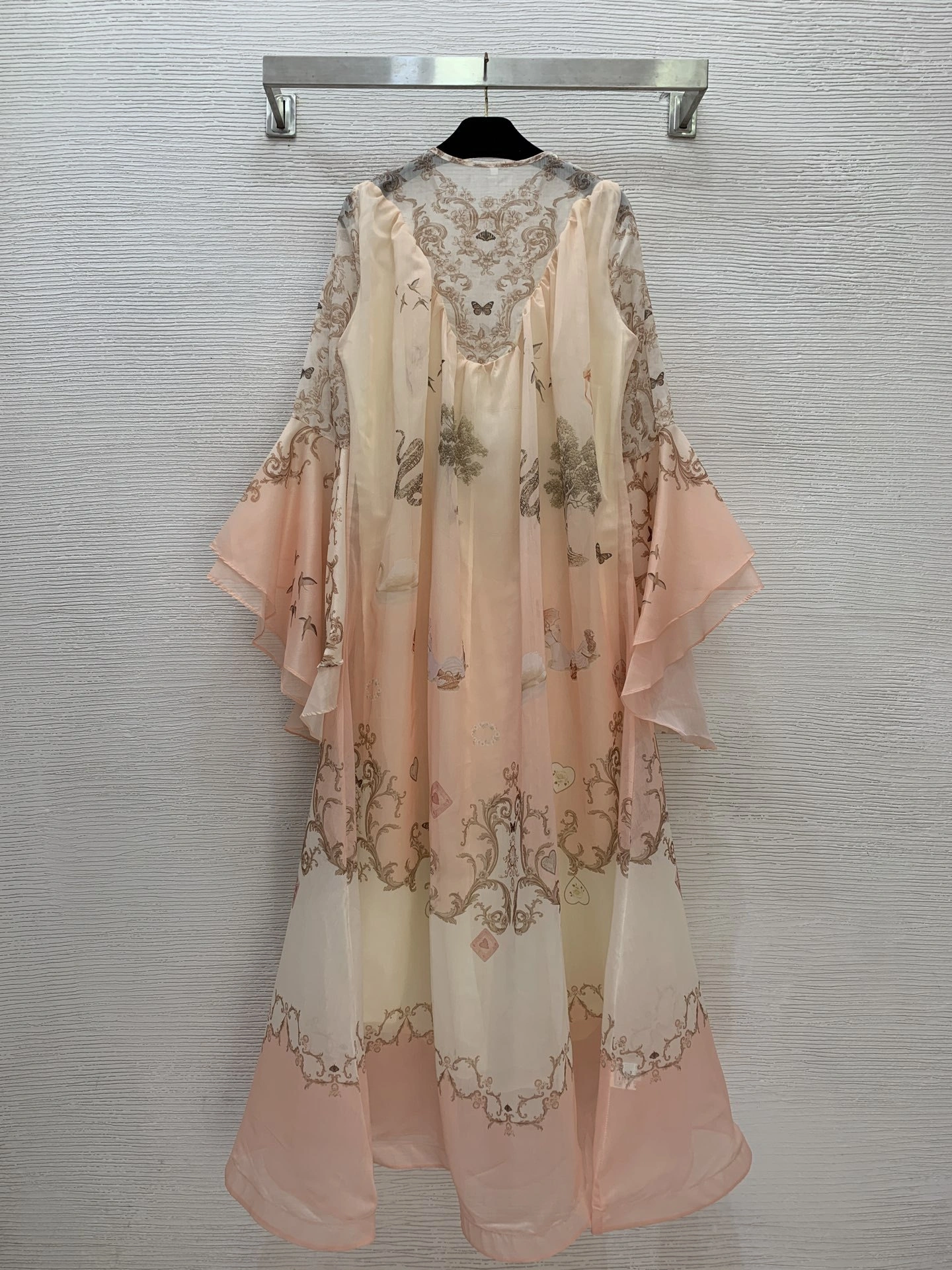 Victoria-- Zi775r7199 item:E-F044L2705H