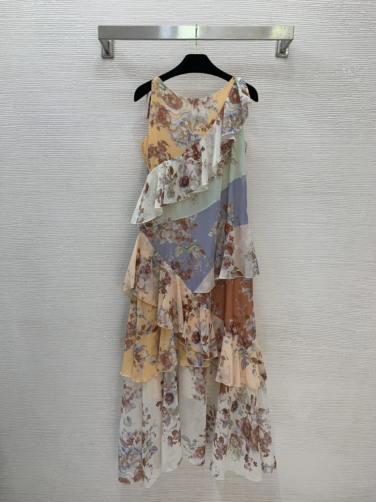 Victoria-- Zi775r7199 item:F-F044A1451H