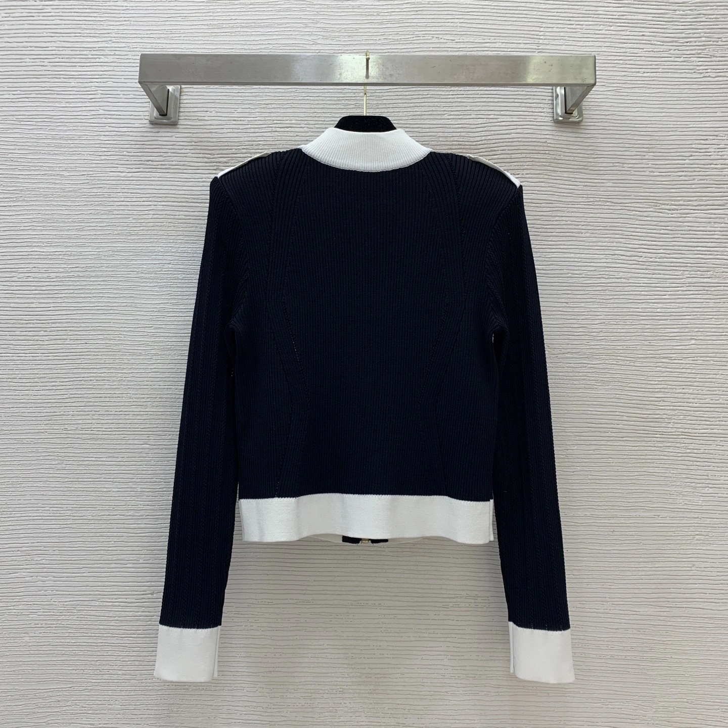Victoria- 21871i9 item:E-F044I0201