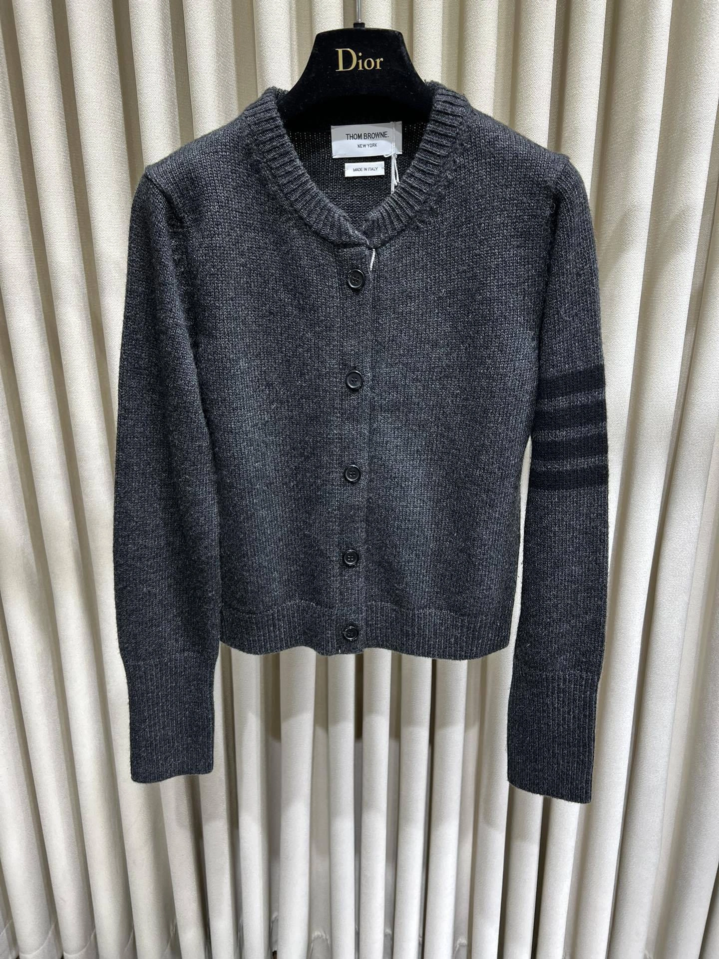 Victoria- 2row95 wool item:D-F140J5961