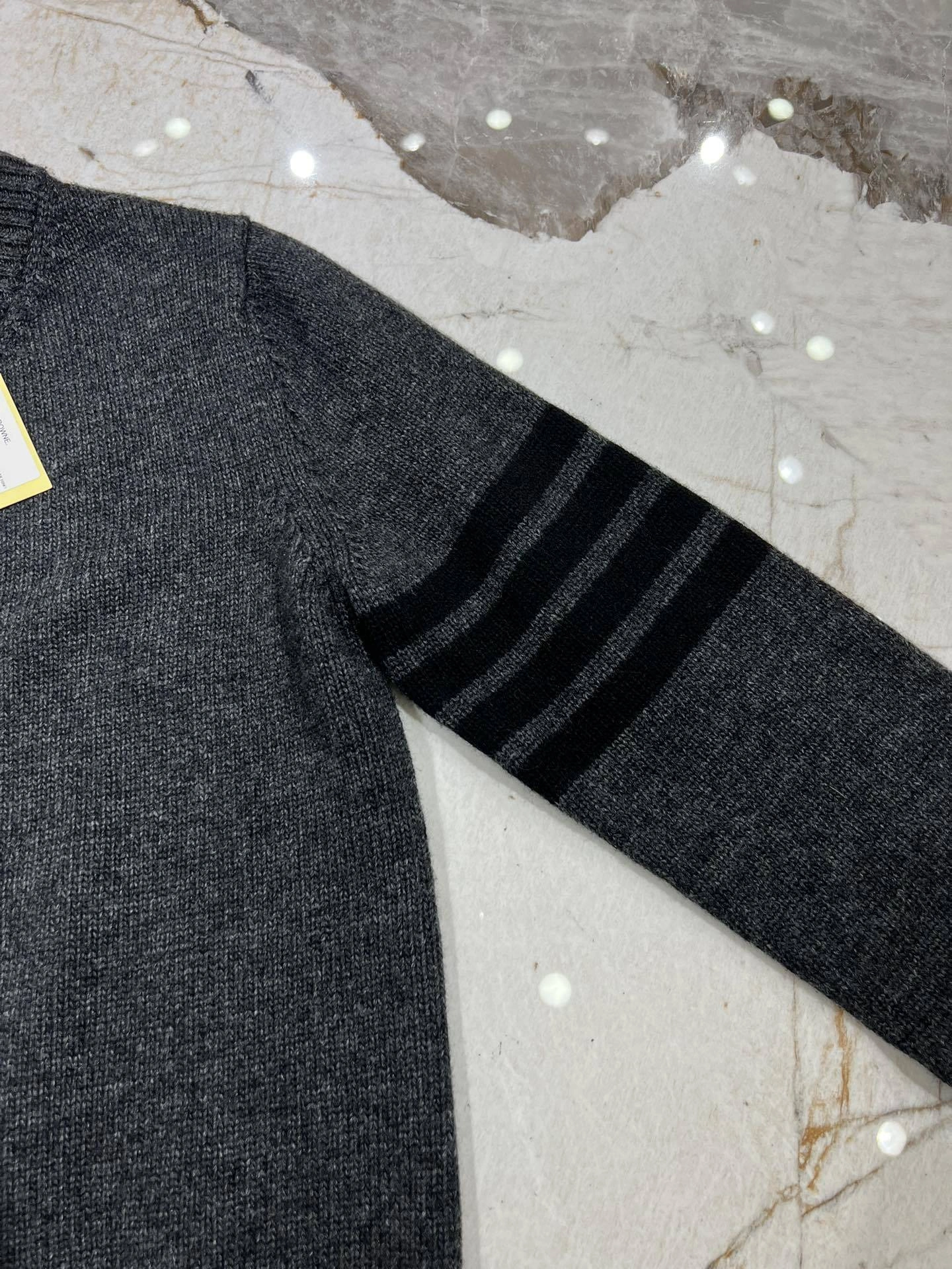 Victoria- 2row95 wool item:D-F140J5961