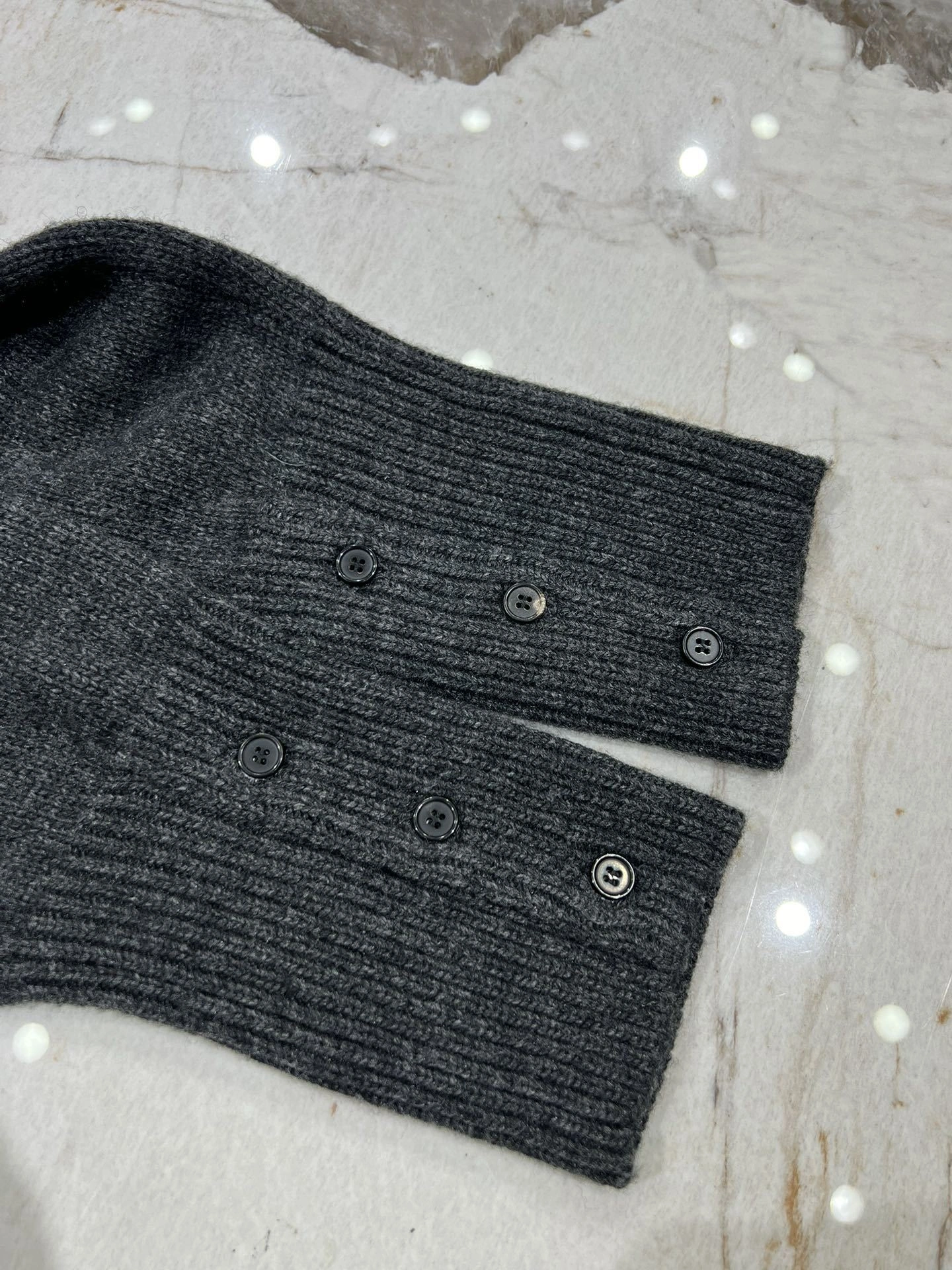 Victoria- 2row95 wool item:D-F140J5961