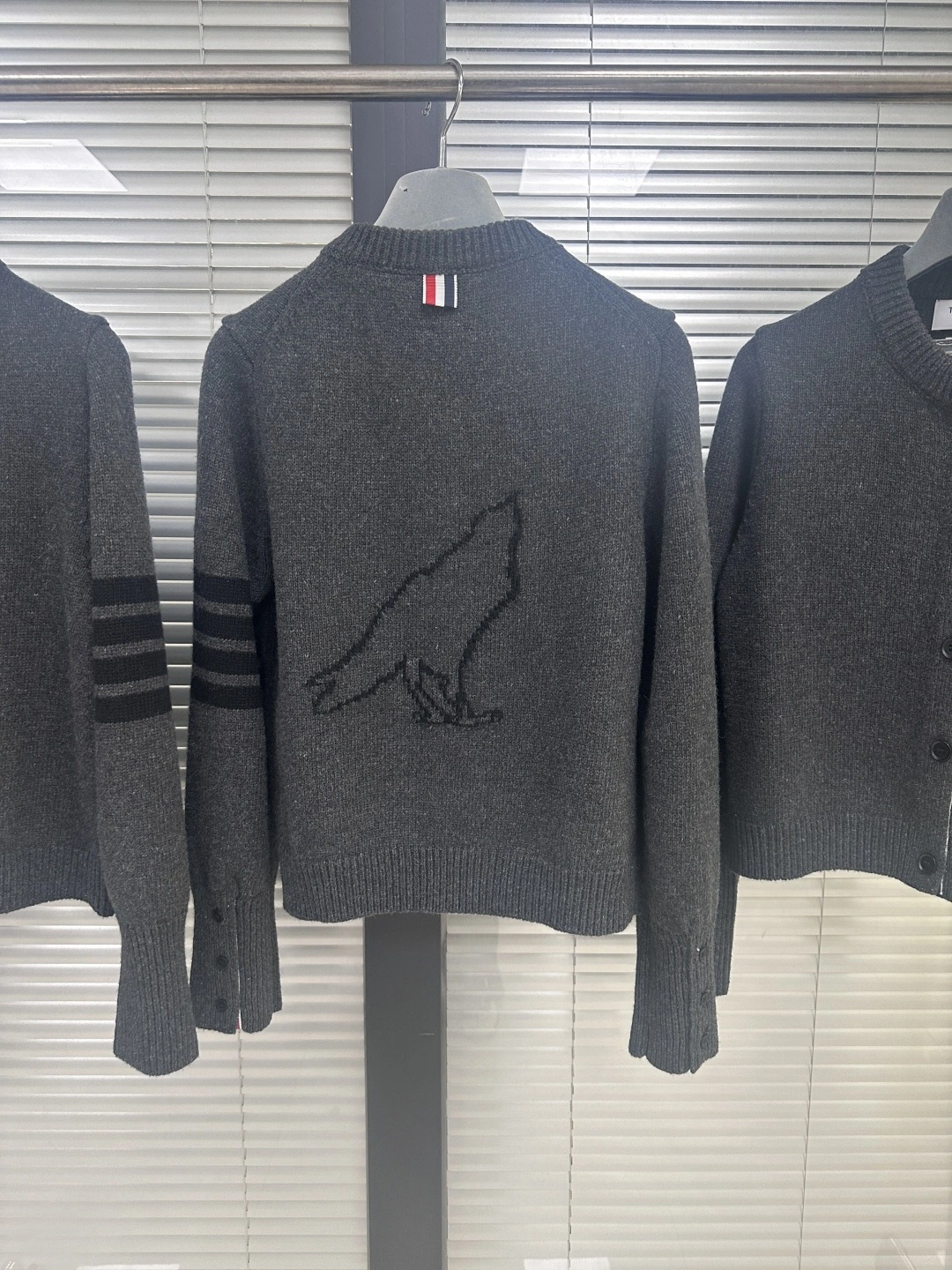 Victoria- 2row95 wool item:E-F290E0632