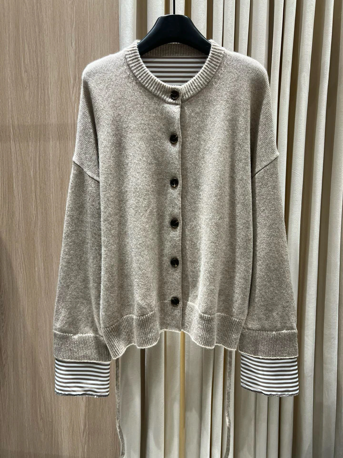 Victoria- 2ru9588o cashmere 2colour item:E-F140I2745-2H