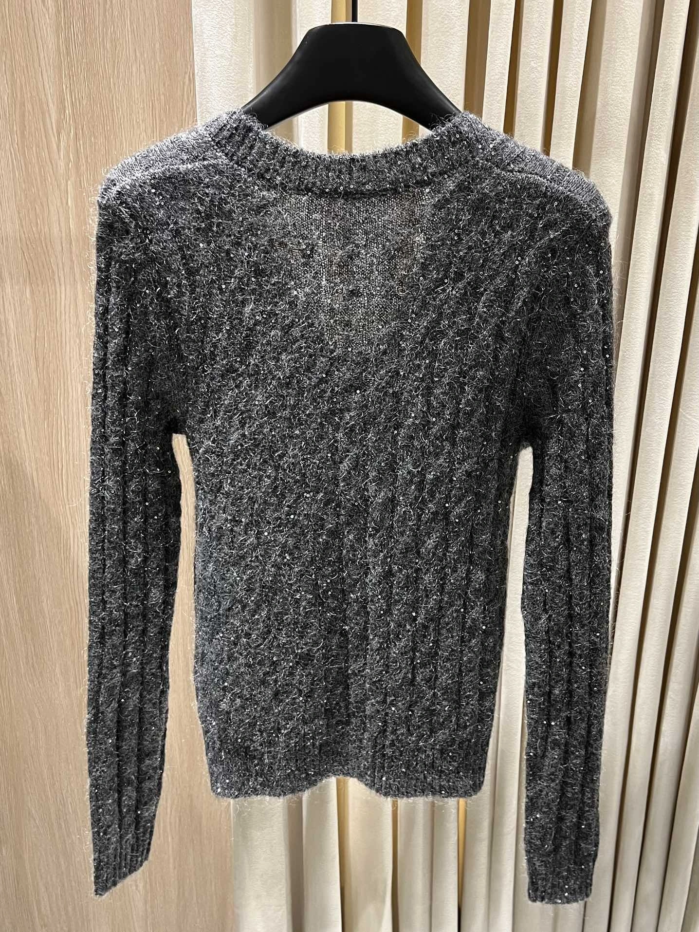 Victoria- 2ru9588o wool item:E-F140I2738H