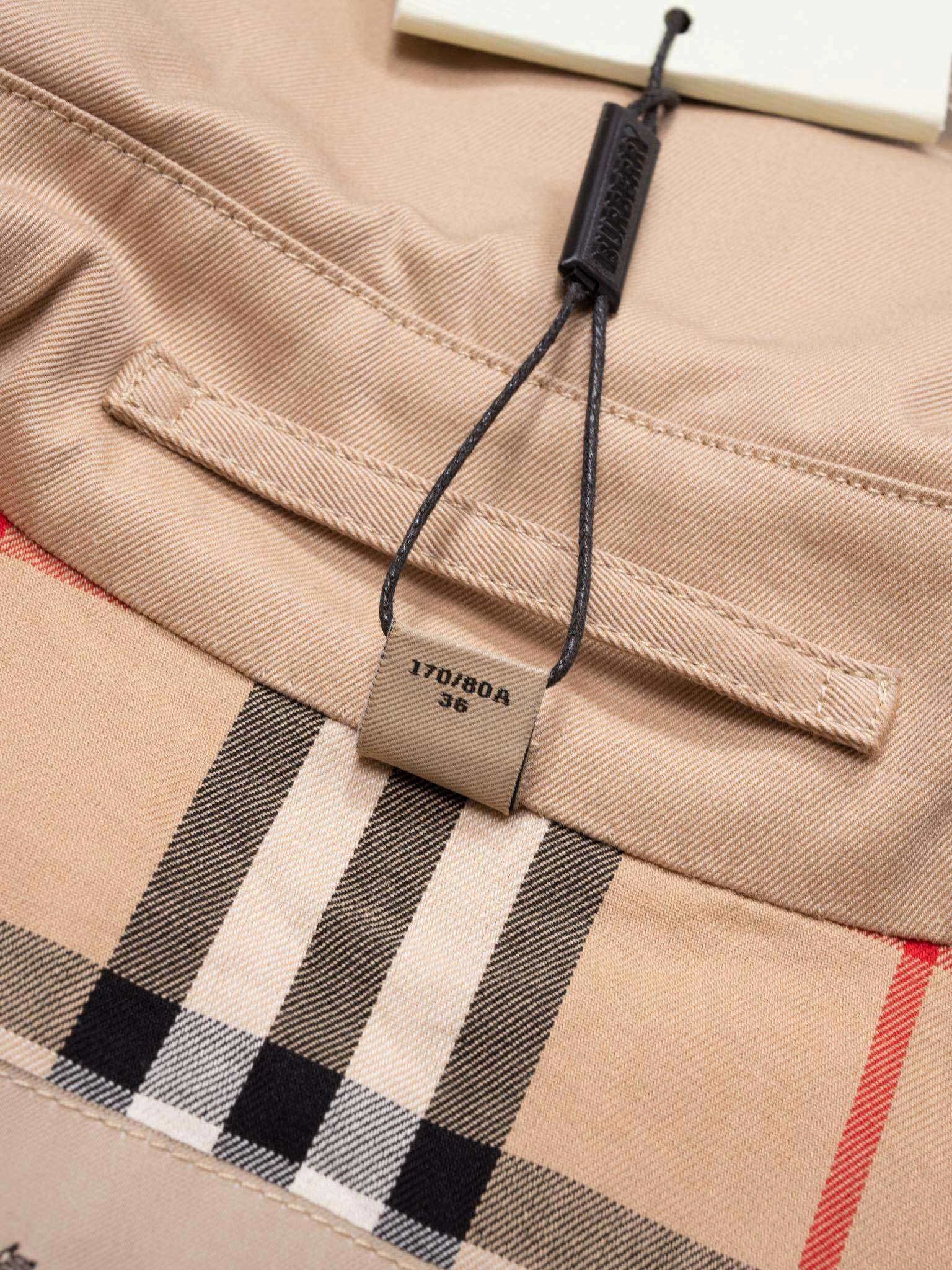Victoria- 2ur25rry Heritage Trench item:D-F110J5949