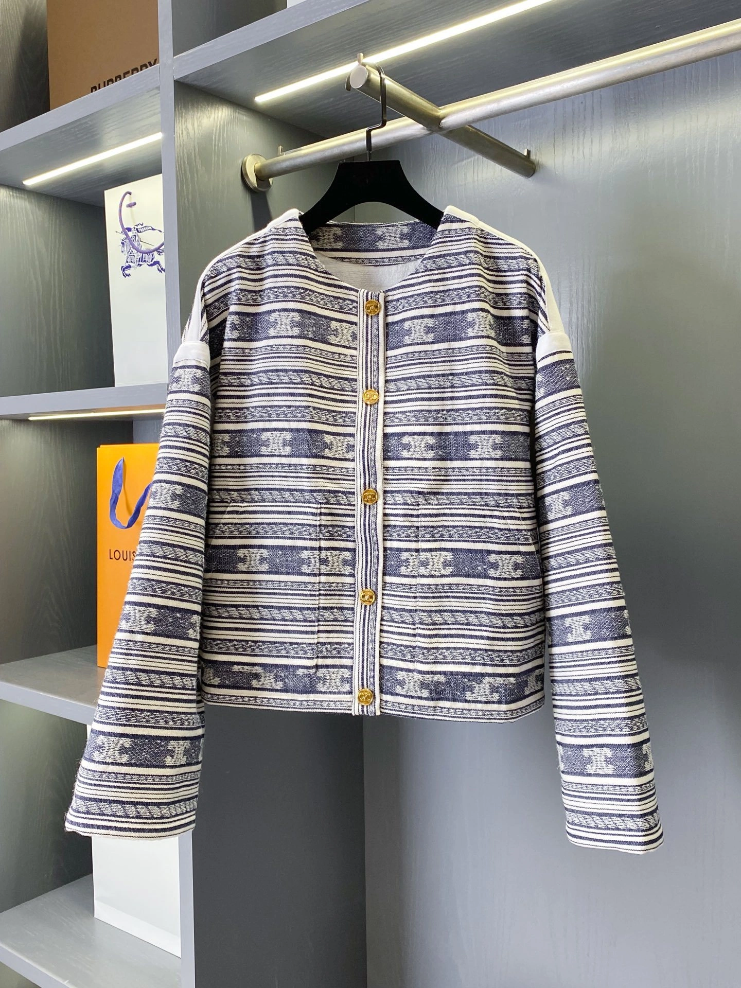 Victoria- 358i95 wool item:E-F020I1805