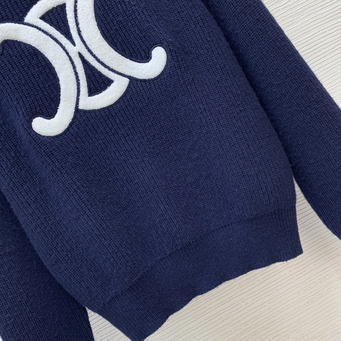 Victoria- 358i95 wool item:E-F044I0219