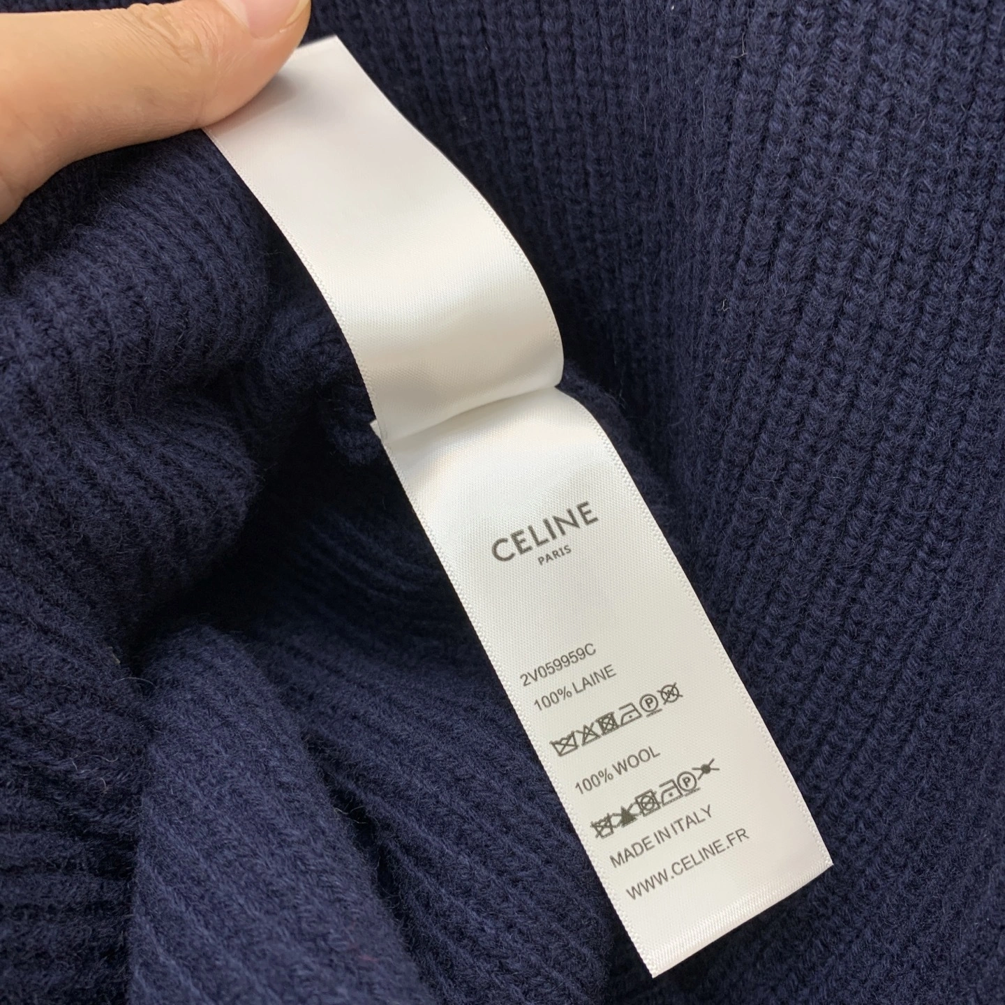 Victoria- 358i95 wool item:E-F044I0219