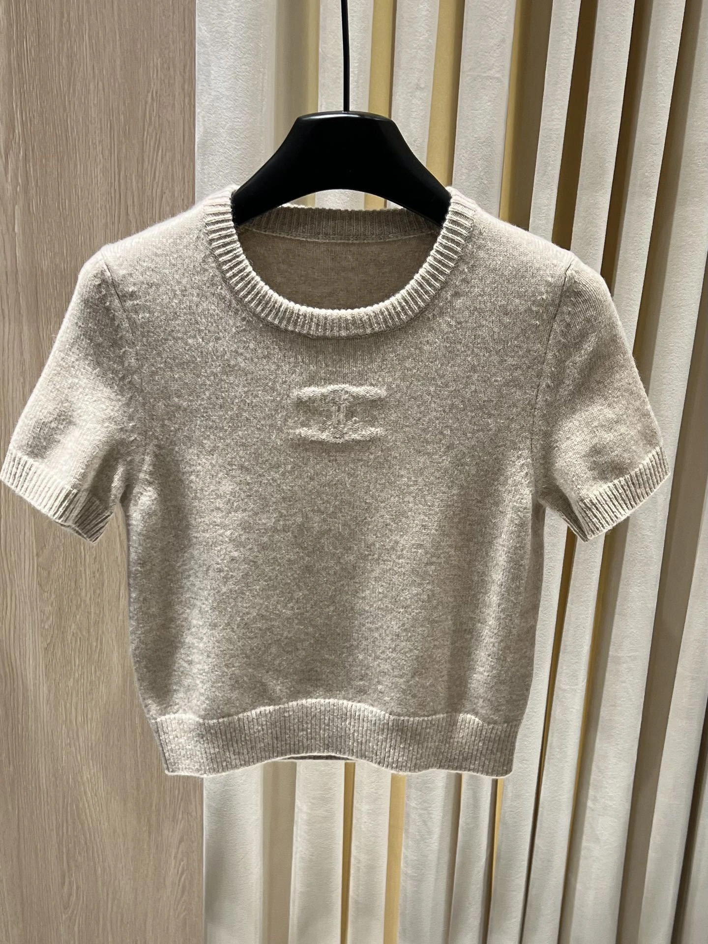 Victoria- 358i95 wool item:E-F140I2758H