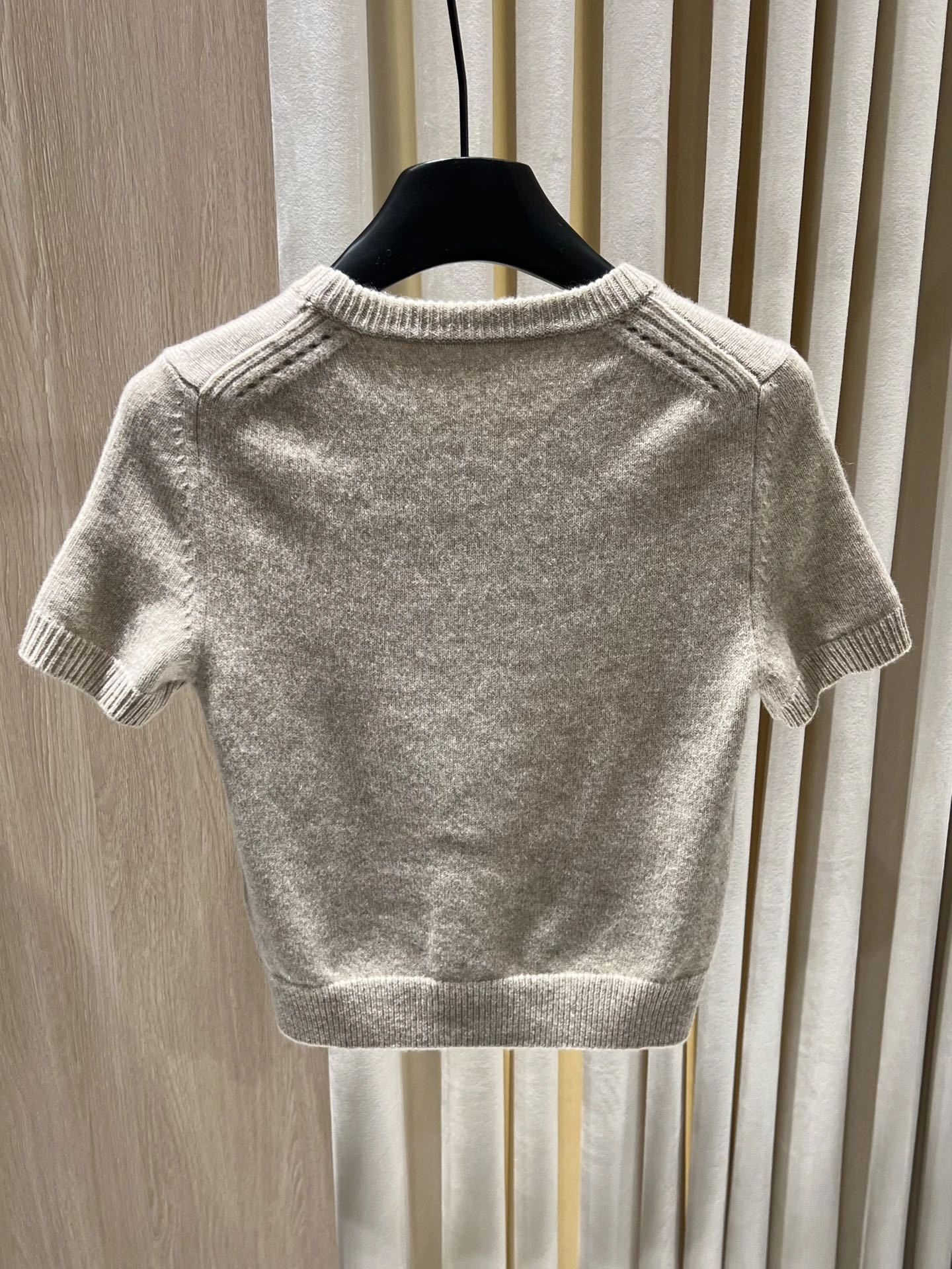 Victoria- 358i95 wool item:E-F140I2758H