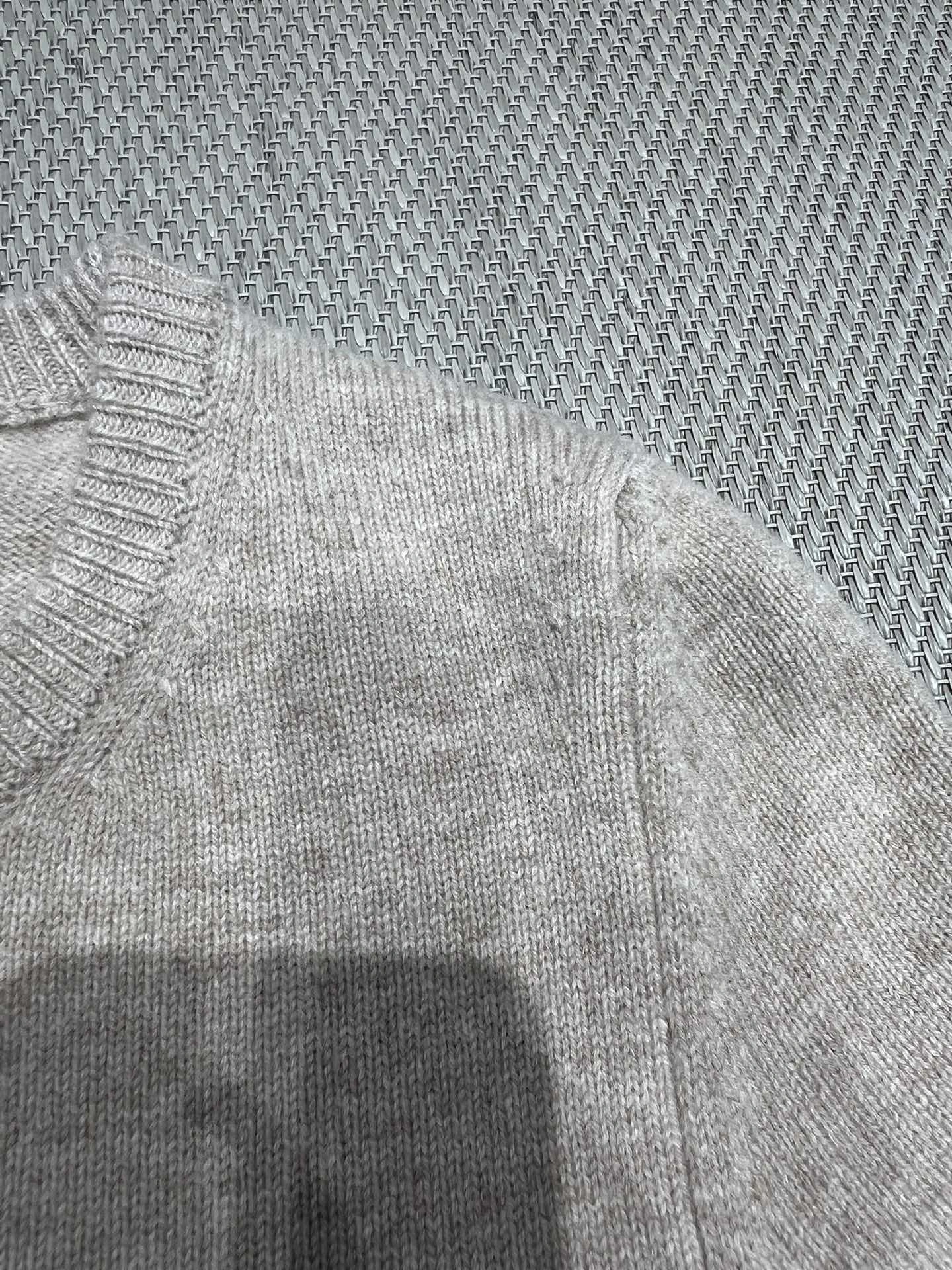 Victoria- 358i95 wool item:E-F140I2758H