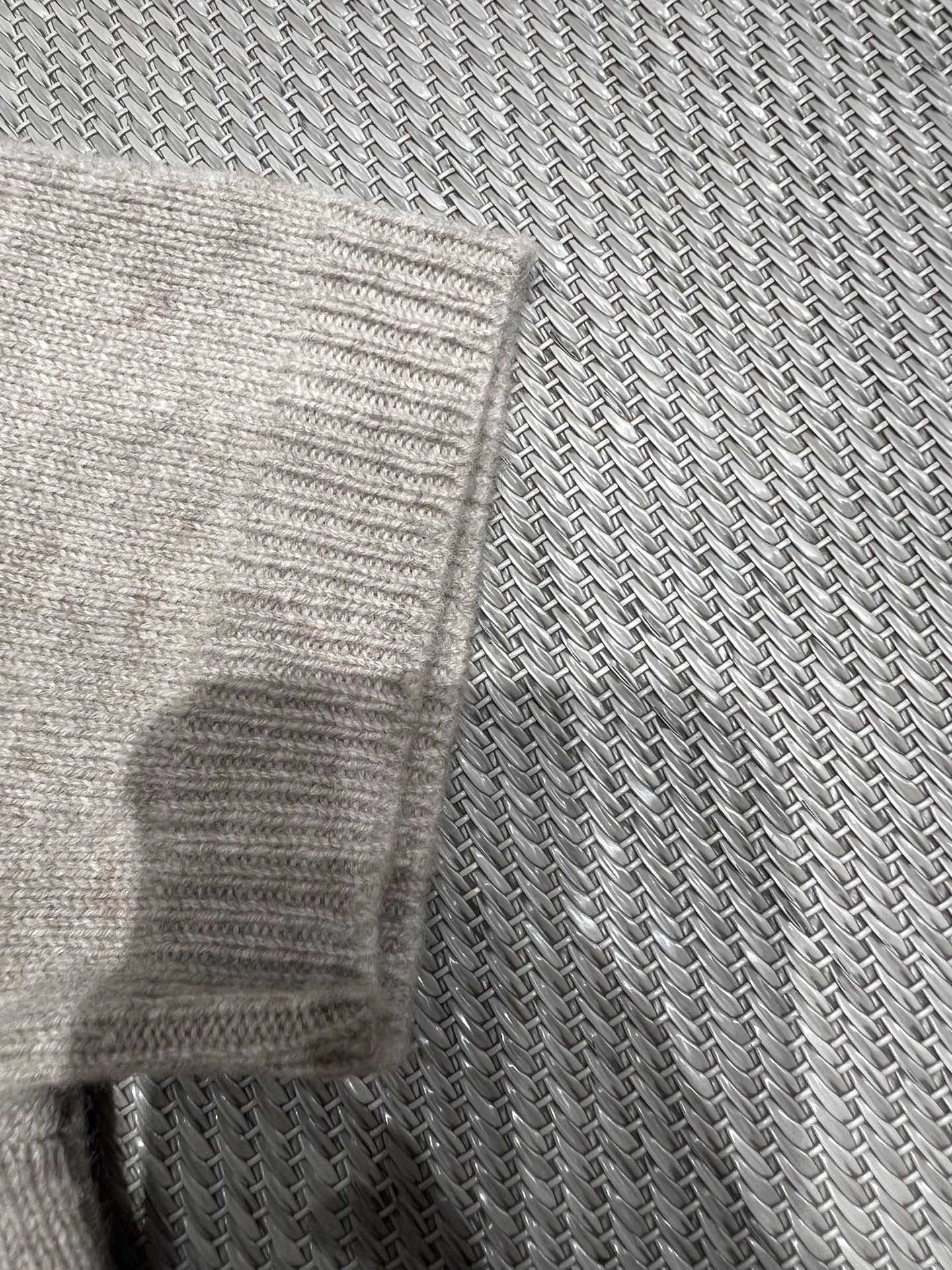 Victoria- 358i95 wool item:E-F140I2758H