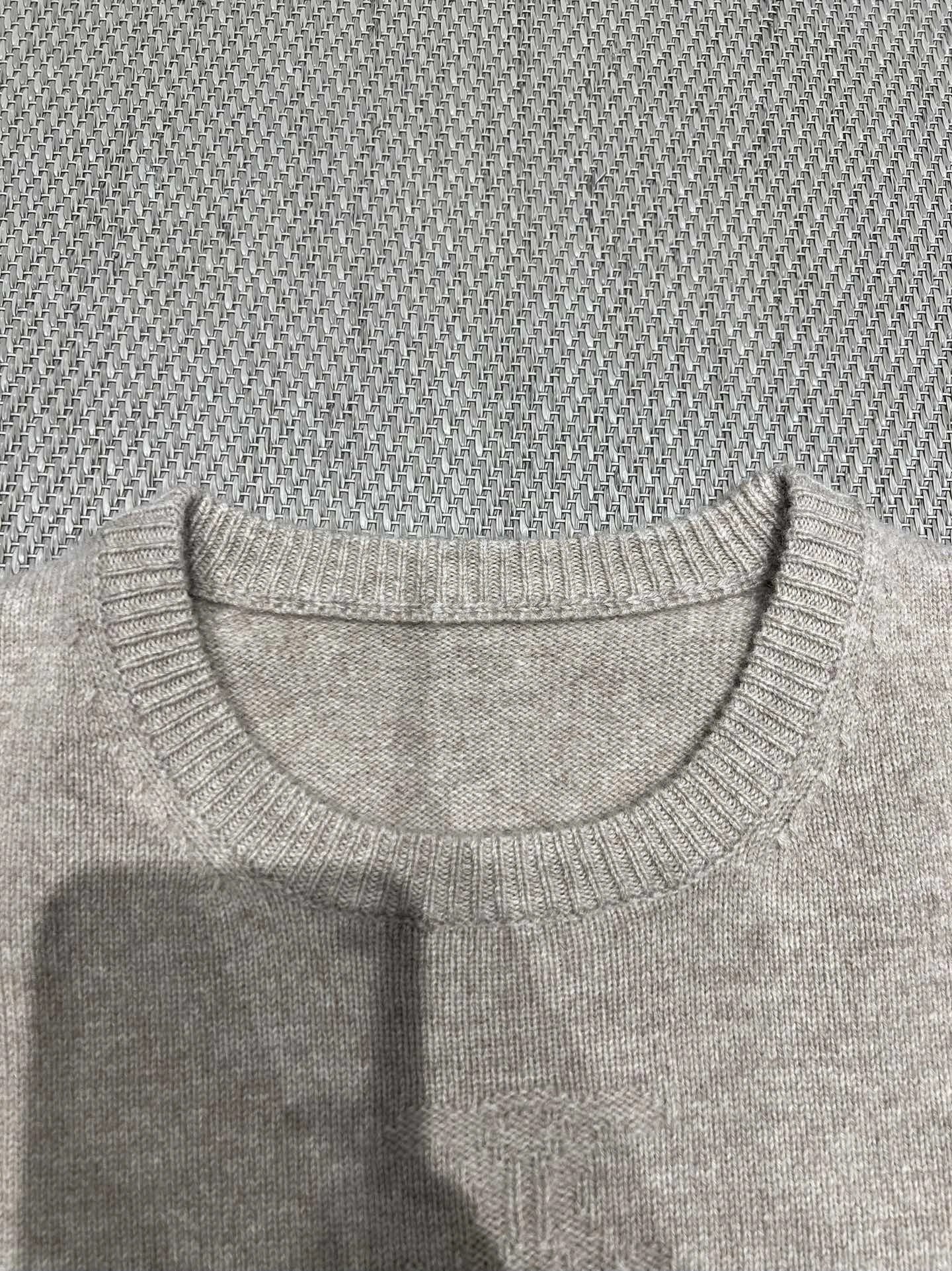 Victoria- 358i95 wool item:E-F140I2758H
