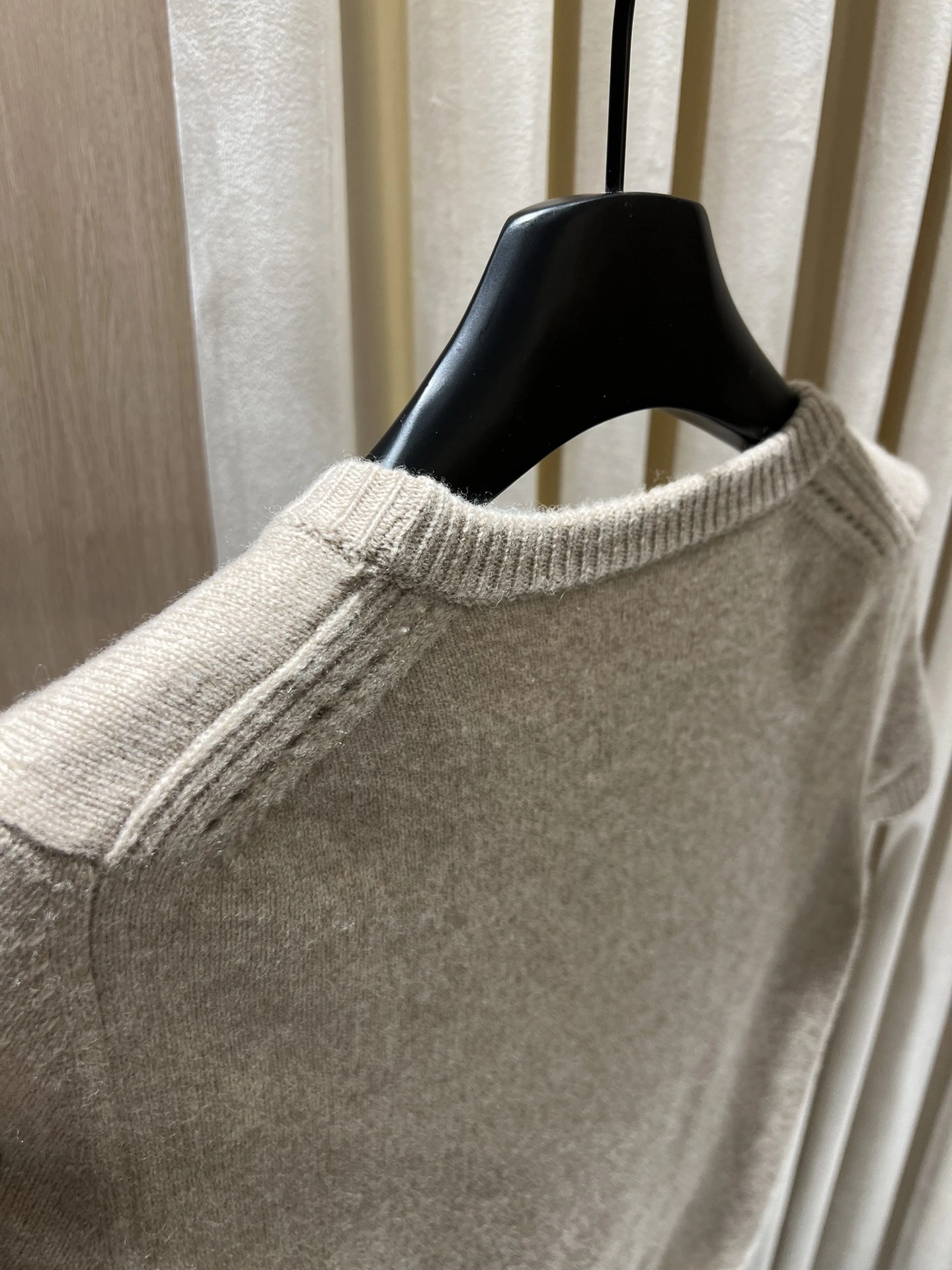 Victoria- 358i95 wool item:E-F140I2758H