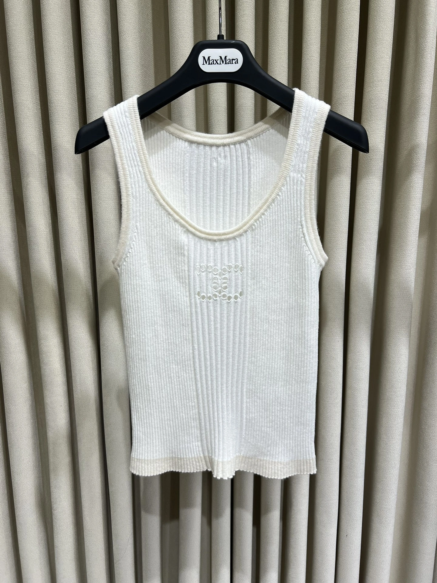 Victoria- 3h1958 24123112 oversize item:E-F140D1113