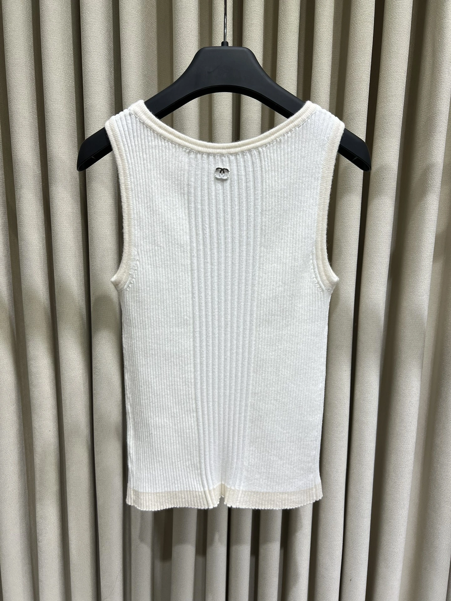 Victoria- 3h1958 24123112 oversize item:E-F140D1113