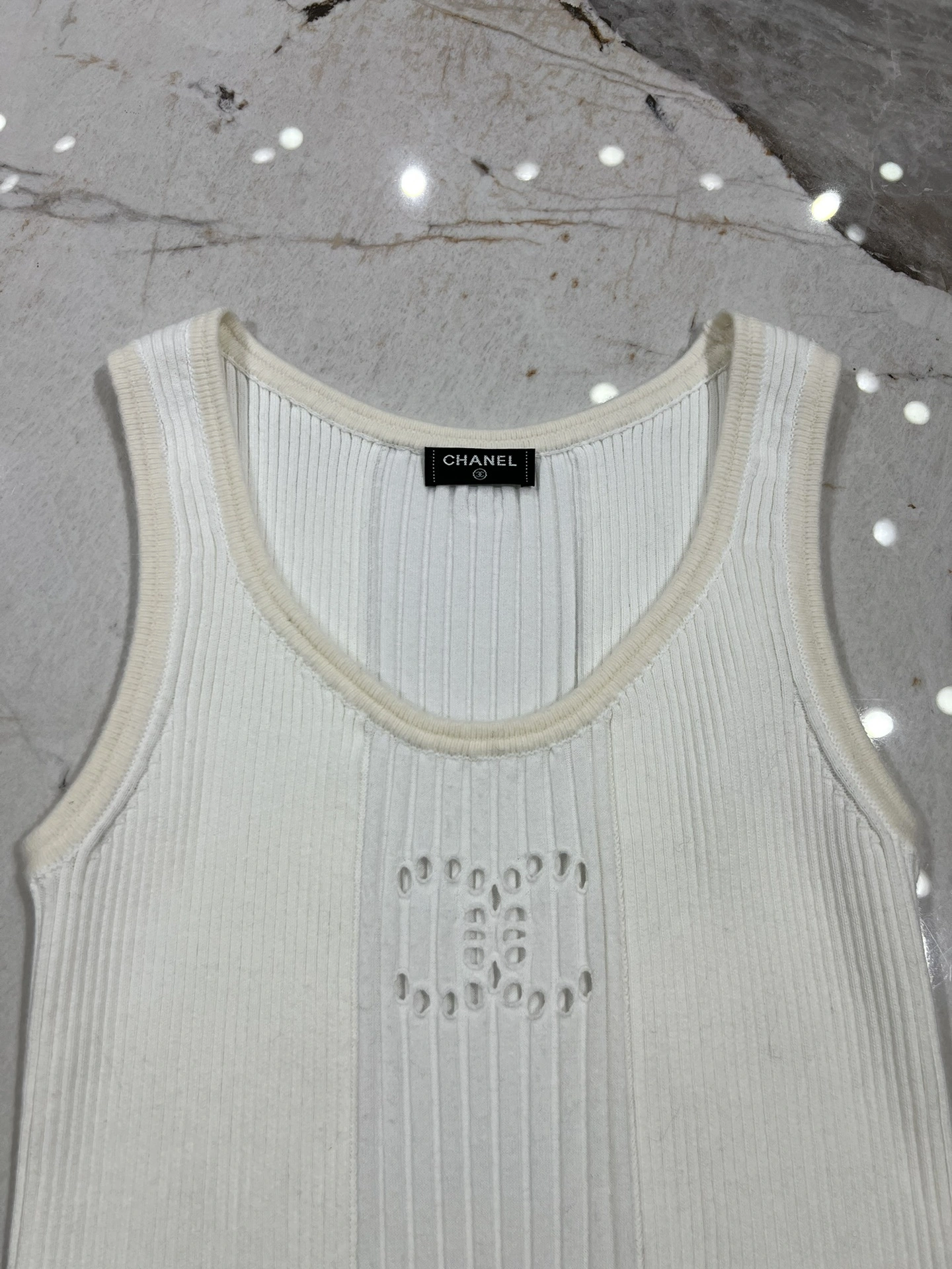 Victoria- 3h1958 24123112 oversize item:E-F140D1113